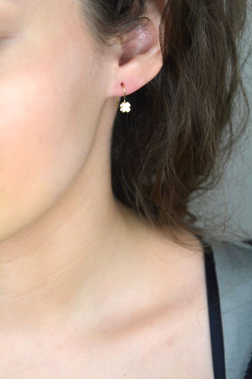 Kolczyki złote koniczynki dziecięce pr 585, KL8013 Te urocze kolczyki złote w kształcie koniczynki to doskonała biżuteria dla małych dziewczynek. Wykonane z wysokiej jakości złota próby 585, 1.jpg