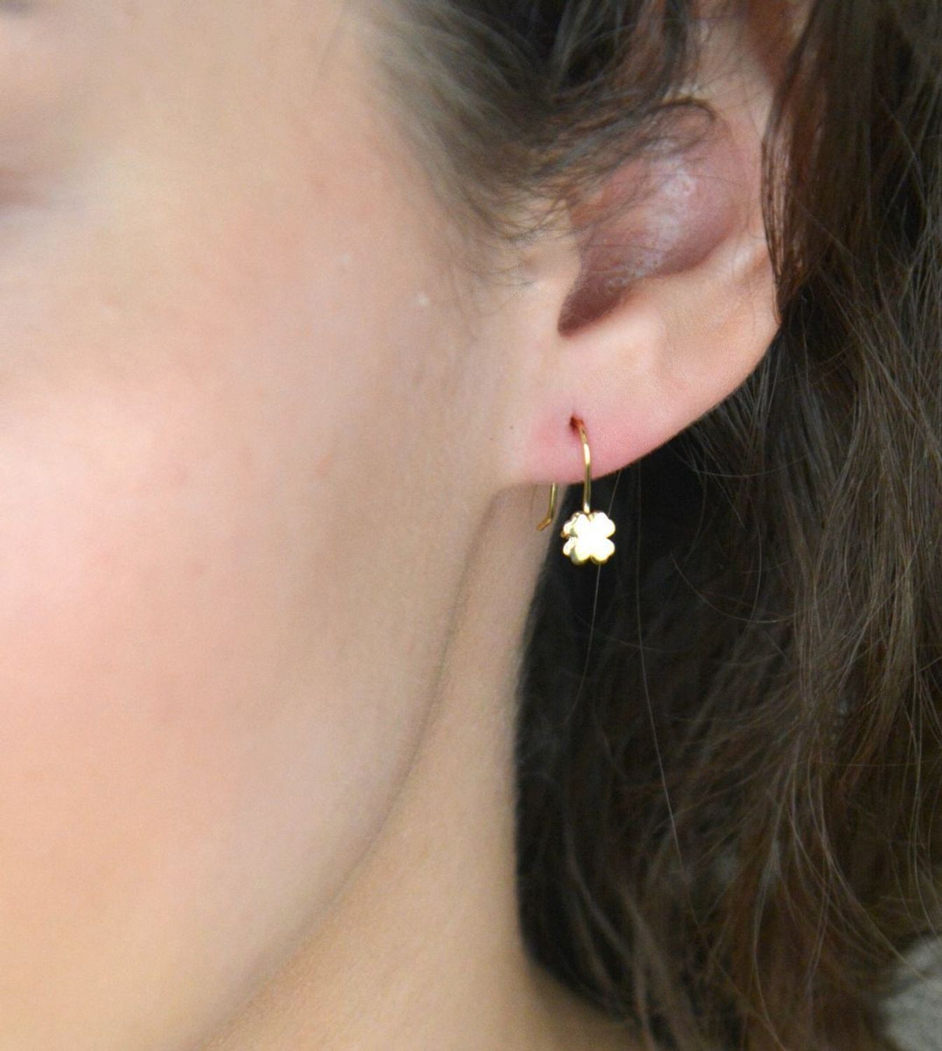 Kolczyki złote koniczynki dziecięce pr 585, KL8013 Te urocze kolczyki złote w kształcie koniczynki to doskonała biżuteria dla małych dziewczynek. Wykonane z wysokiej jakości złota próby 585, 1.jpg