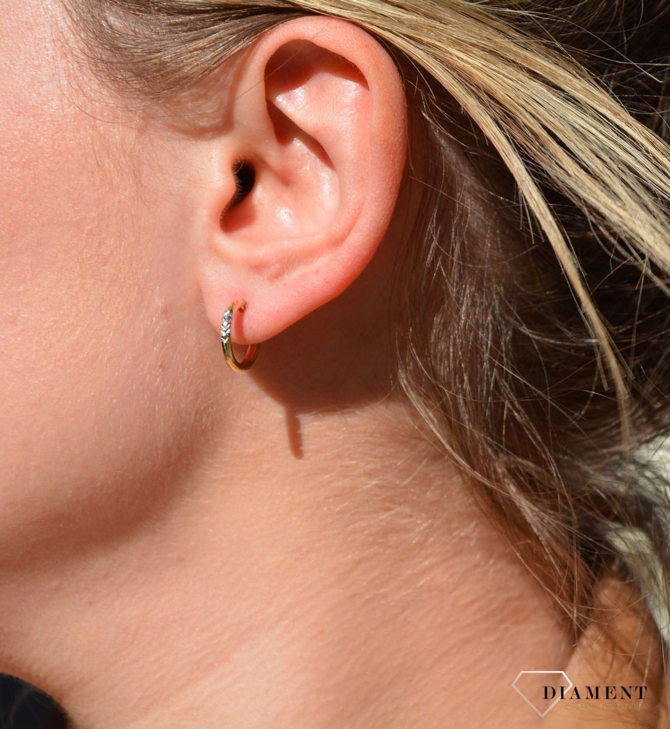 Złote kolczyki koła zdobione grawerowanym białym złotem 1 cm KLC-000000-142-585.jpg