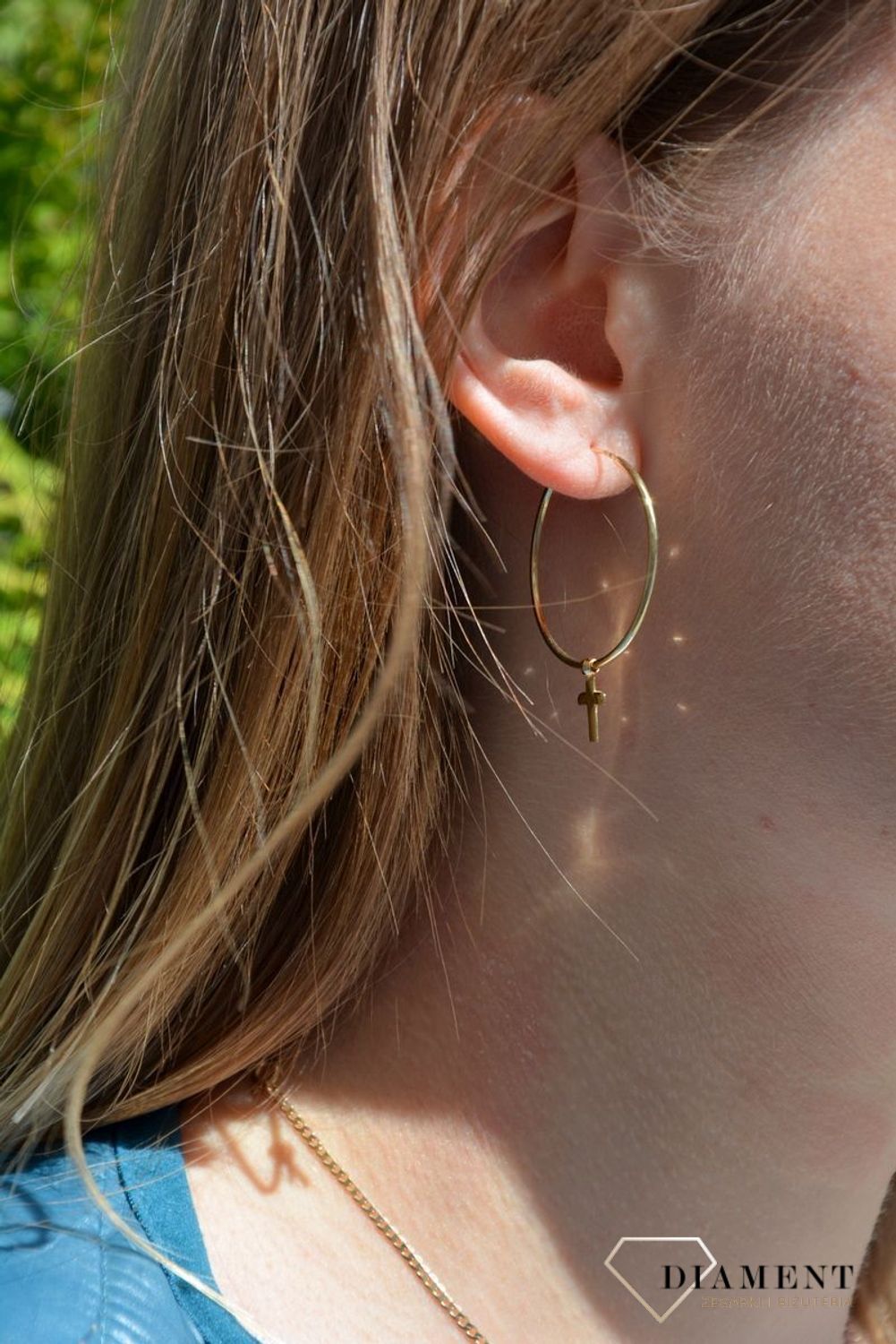 Złote kolczyki koła cienkie z wiszącym krzyżykiem 3 cm KLC-000000-143-585.jpg