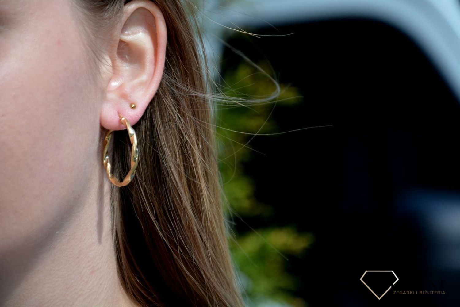 Złote kolczyki koła 585 skręcone z matowym wykończeniem KLC-000000-154-585.jpg