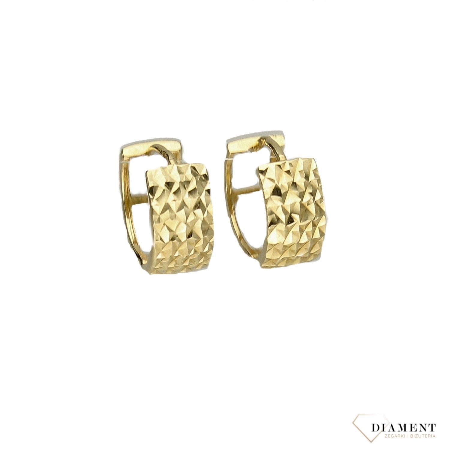 Złote kolczyki kółka 585 grawerowane KLC-000000-162-585.jpg