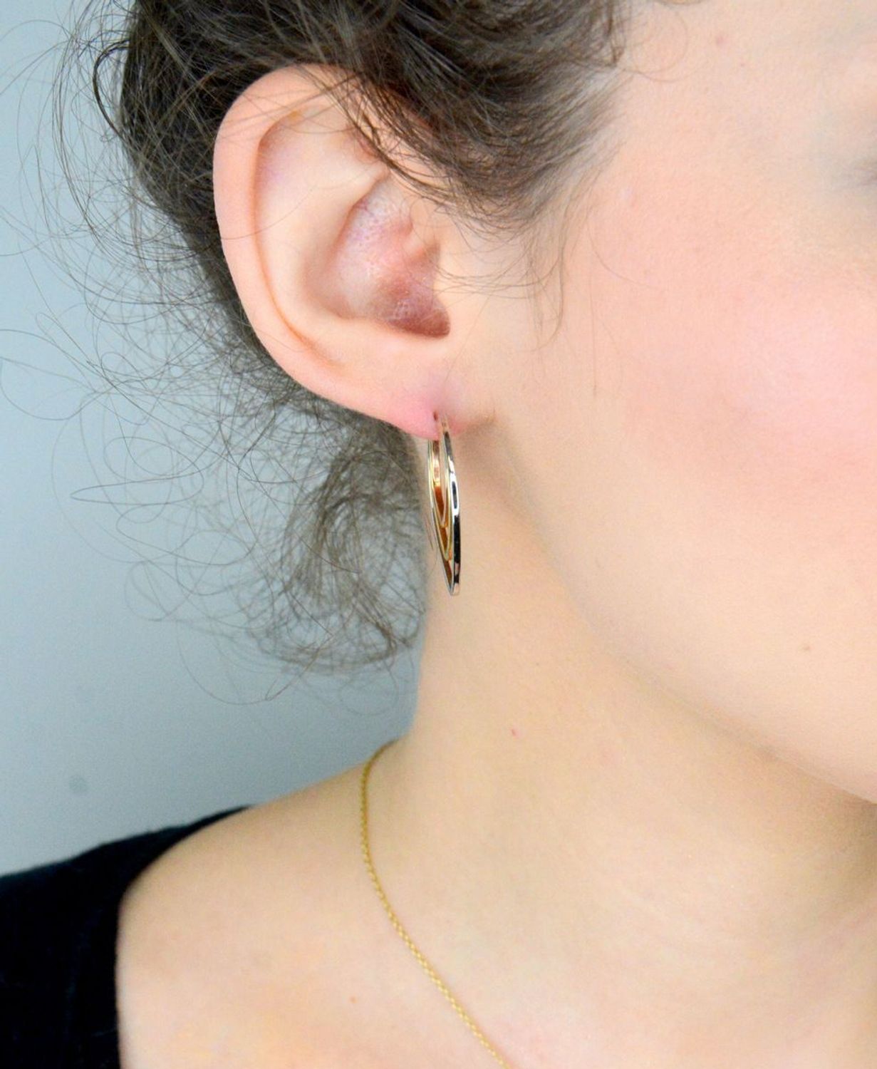 Kolczyki złote 585 ostro zakończone trzykolorowe KLC-000000-283-585 Stylowe kolczyki wykonane z wysokiej jakości złota próby 585. Kolczyki mają okrągły kształt na dole ostro 1.jpg