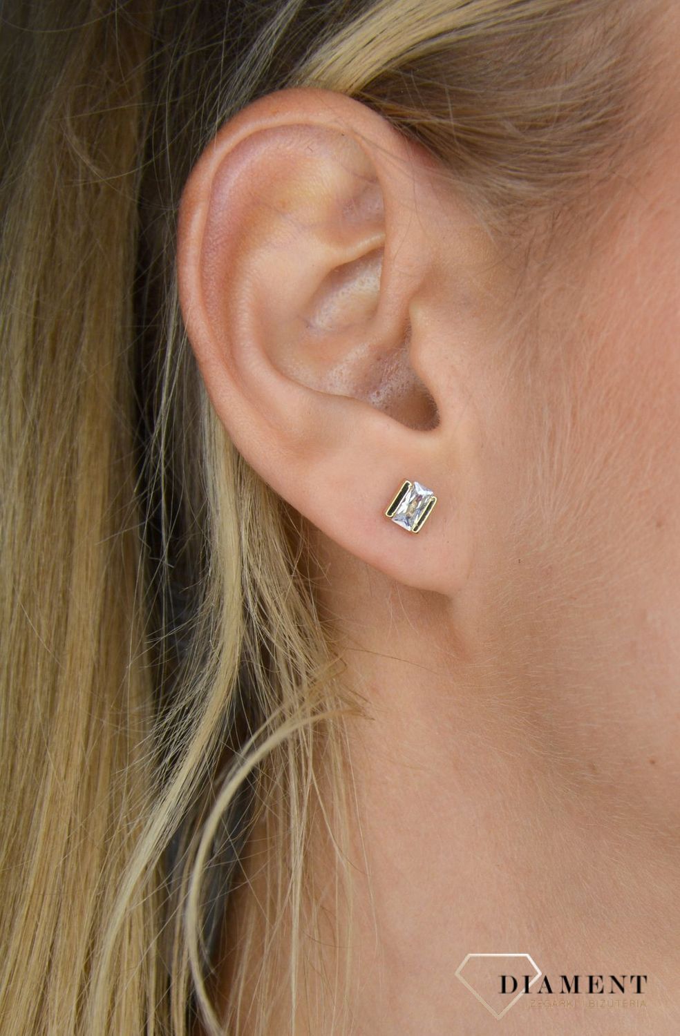 Złote kolczyki 585 kwadrat z cyrkonią KLC-000000-371-585.jpg