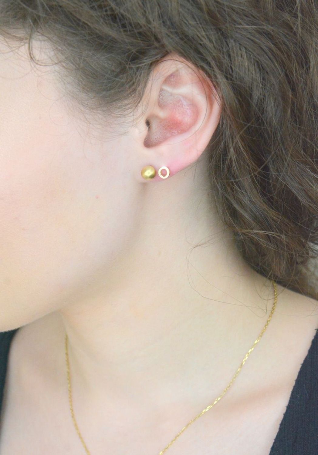 Złote kolczyki celebrytki kółeczka na sztyft KLC-000000-373-585.jpg