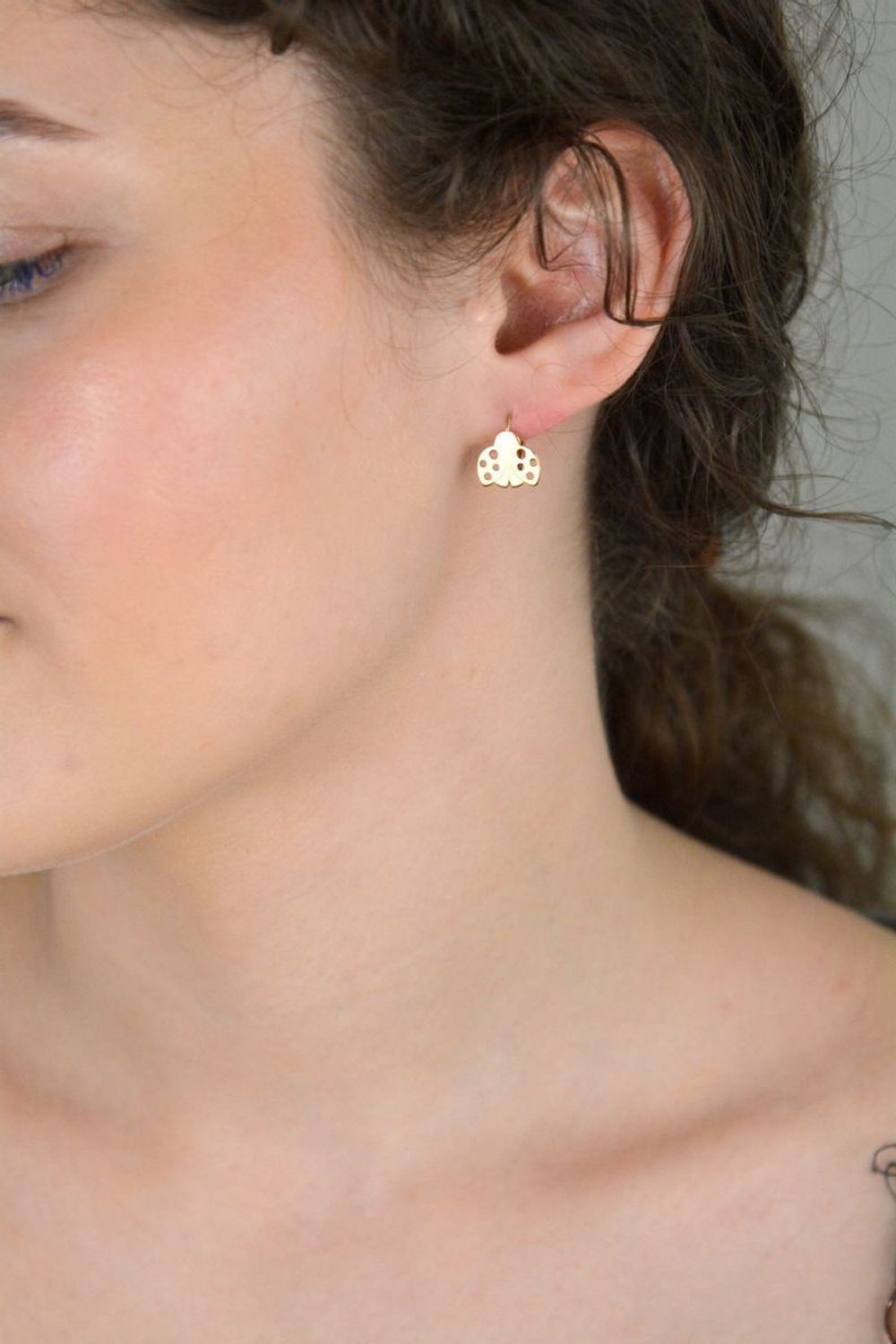 Złote kolczyki biedronki KLC-000000-384-585.jpg