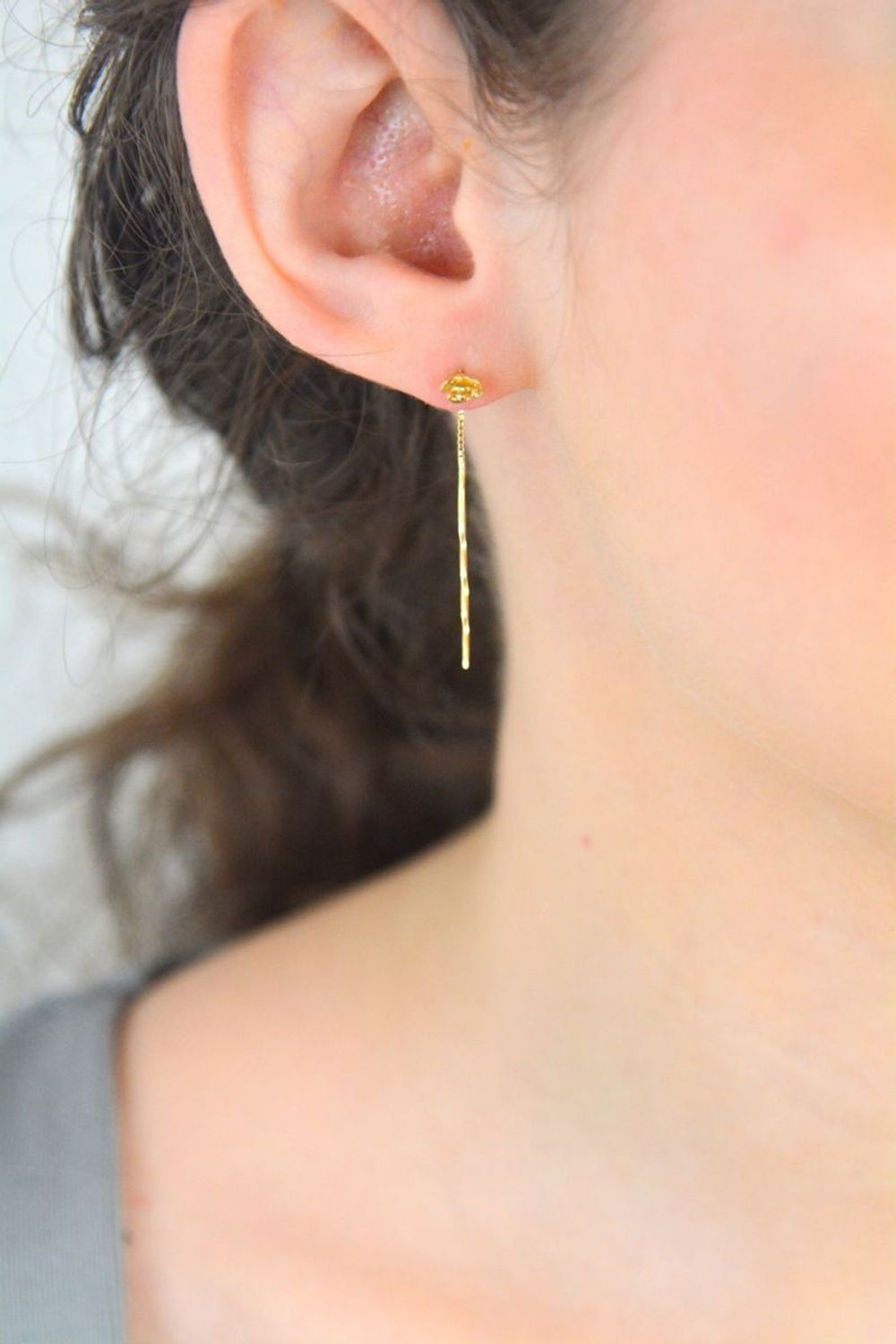 Złote kolczyki 585 przeciągane róże KLC-000000-386-585  Jeśli cenisz sobie minimalizm w dodatkach wybierz subtelne kolczyki kulki wykonane z najwyższej jakości złota 585. Kolczyki mają długość 1.jpg