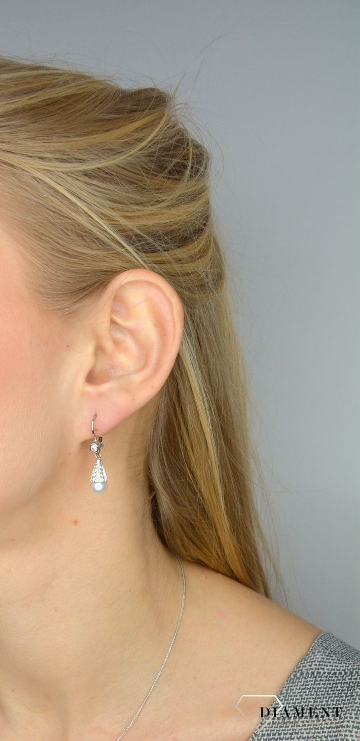 Kolczyki z białego złota z perełką KLC-000000-388-585.jpg