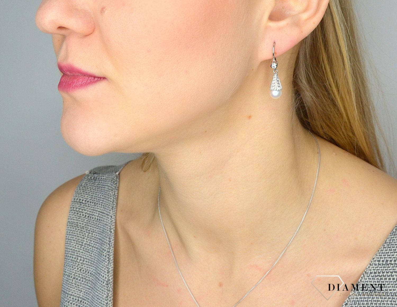 Kolczyki z białego złota z perełką KLC-000000-388-585.jpg