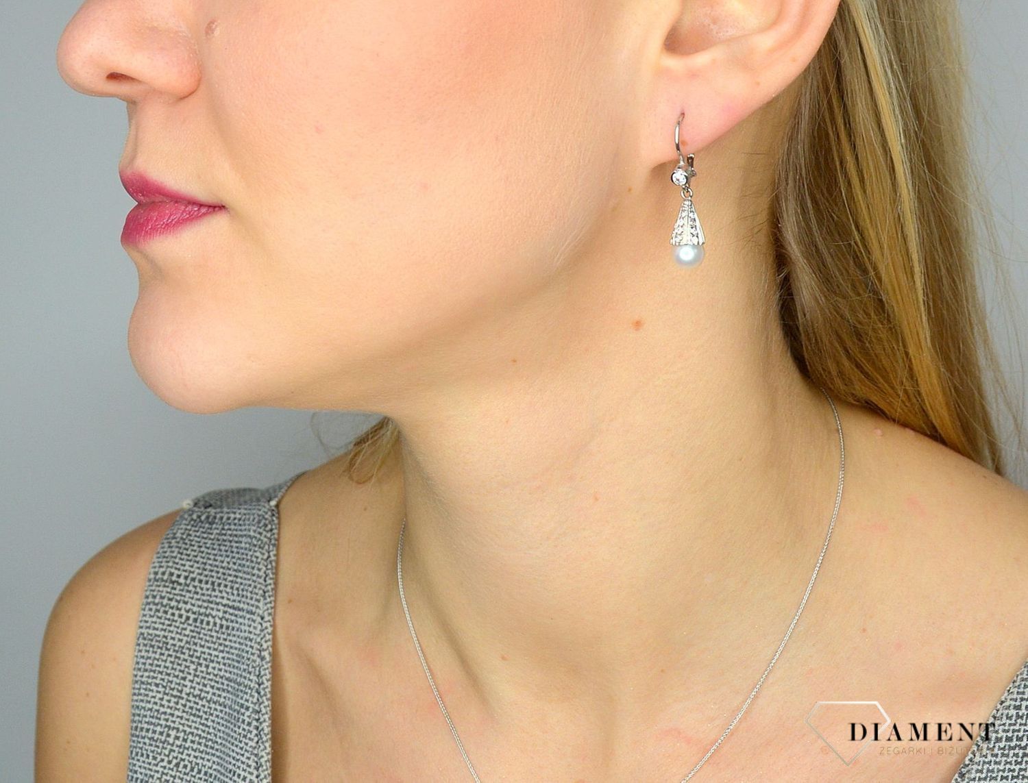 Kolczyki z białego złota z perełką KLC-000000-388-585.jpg