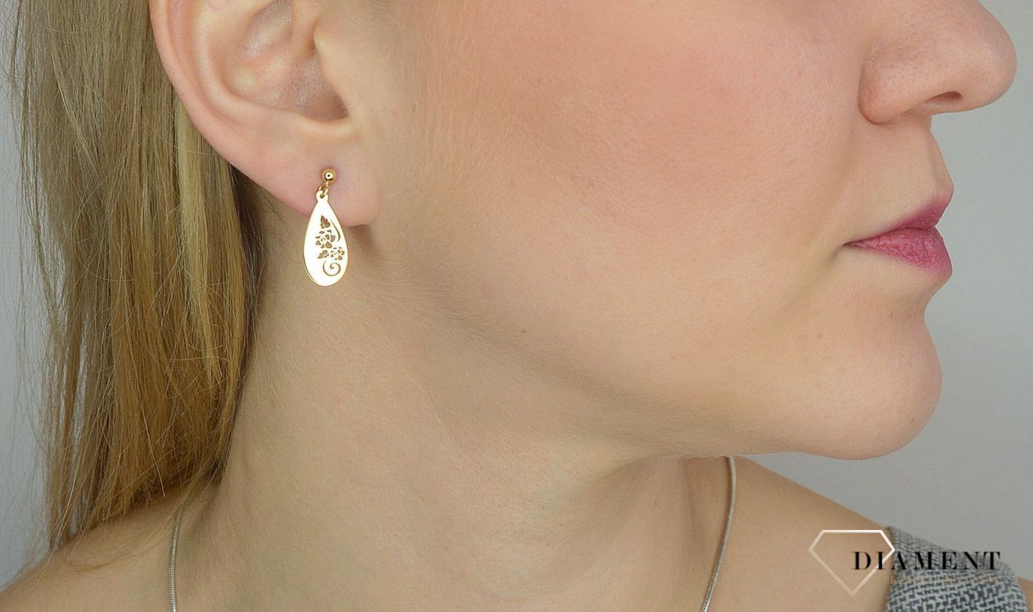 Kolczyki złote próby 585 z blaszką w kształcie ażurowej łezki KLC-000000-389-585.jpg