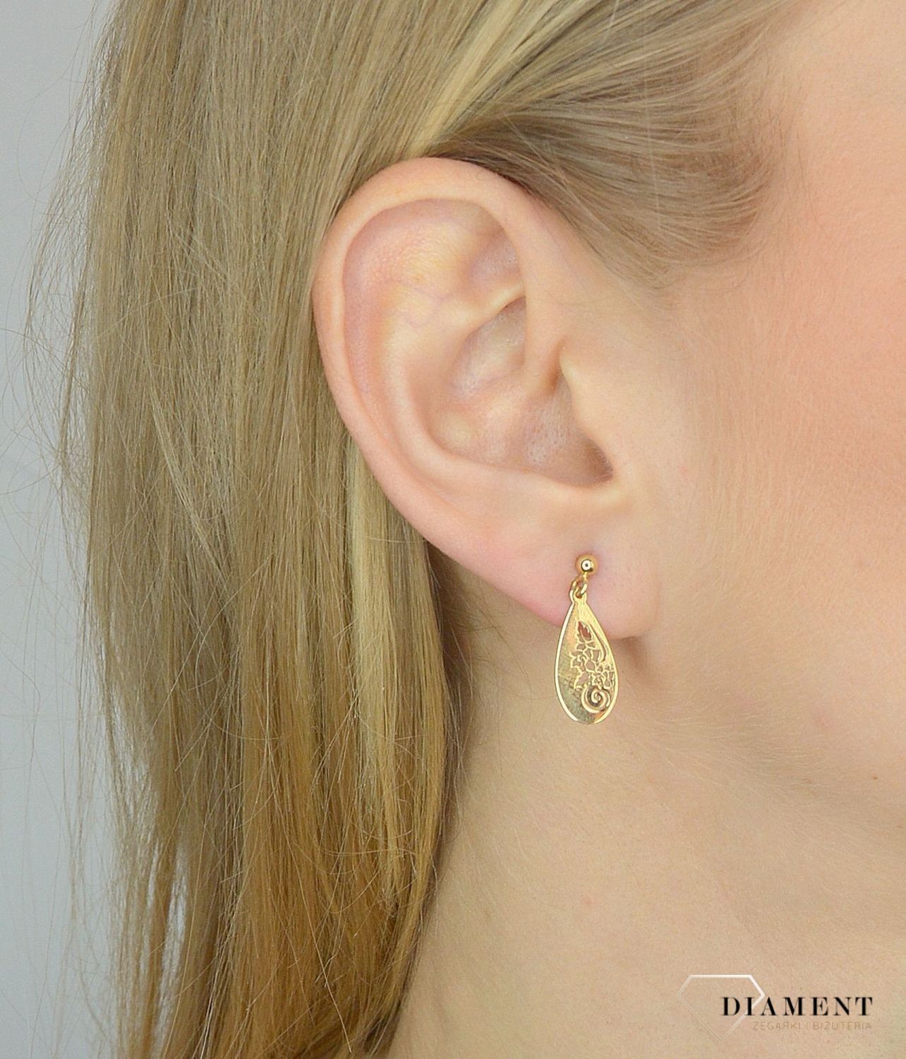 Kolczyki złote próby 585 z blaszką w kształcie ażurowej łezki KLC-000000-389-585.jpg