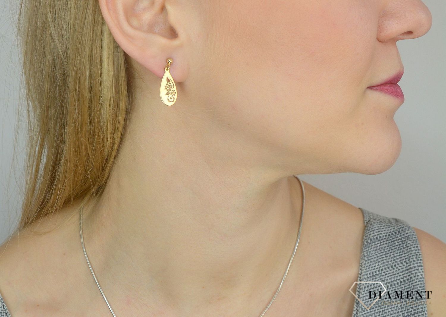 Kolczyki złote próby 585 z blaszką w kształcie ażurowej łezki KLC-000000-389-585.jpg