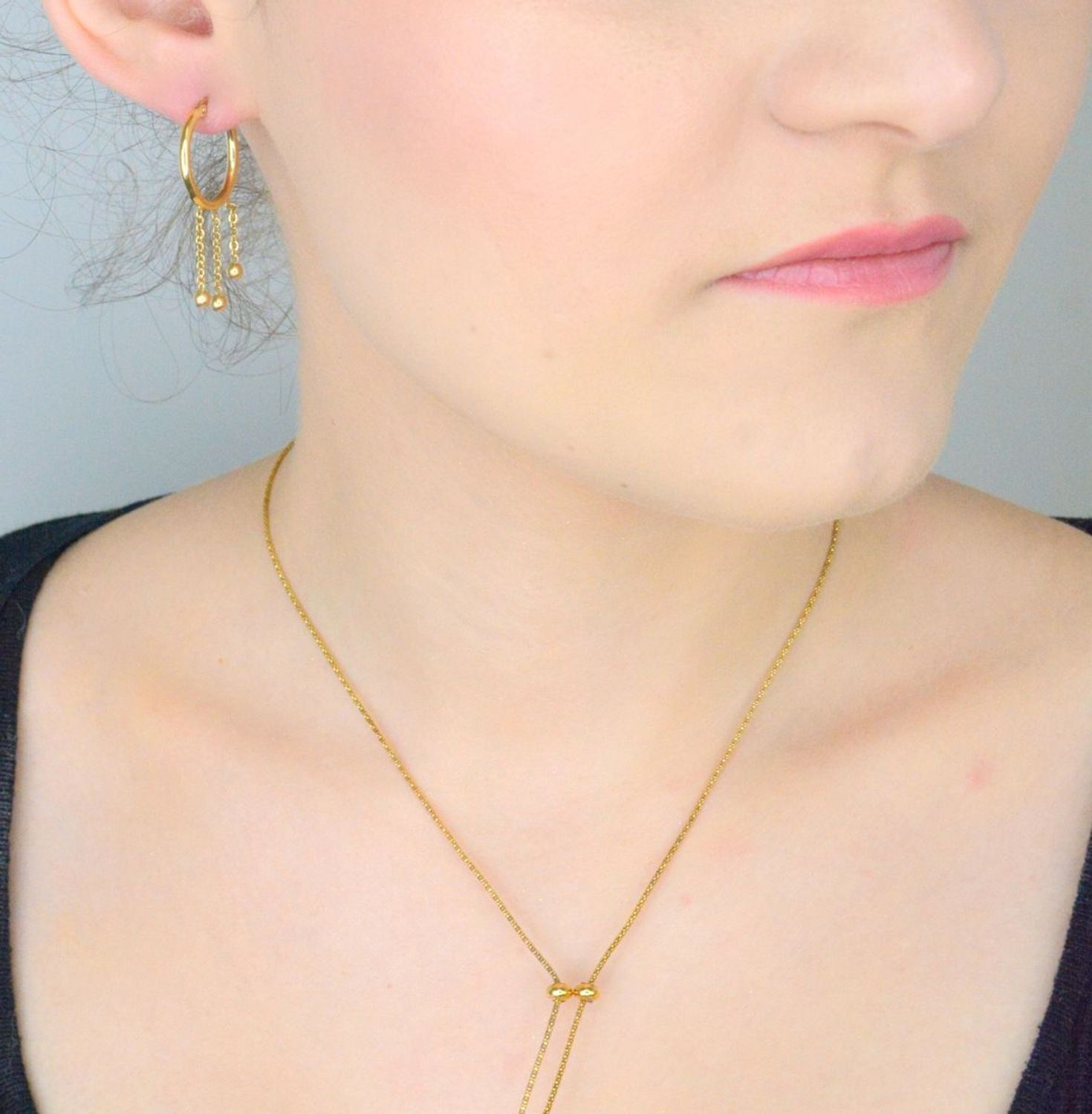 Kolczyki złote 585 koła z kuleczkami na łańcuszku KLC-000000-391-585 Damskie kolczyki wykonane ze złota próby 585. Kolczyki delikatne kółeczka z wiszącymi trzema 1.jpg