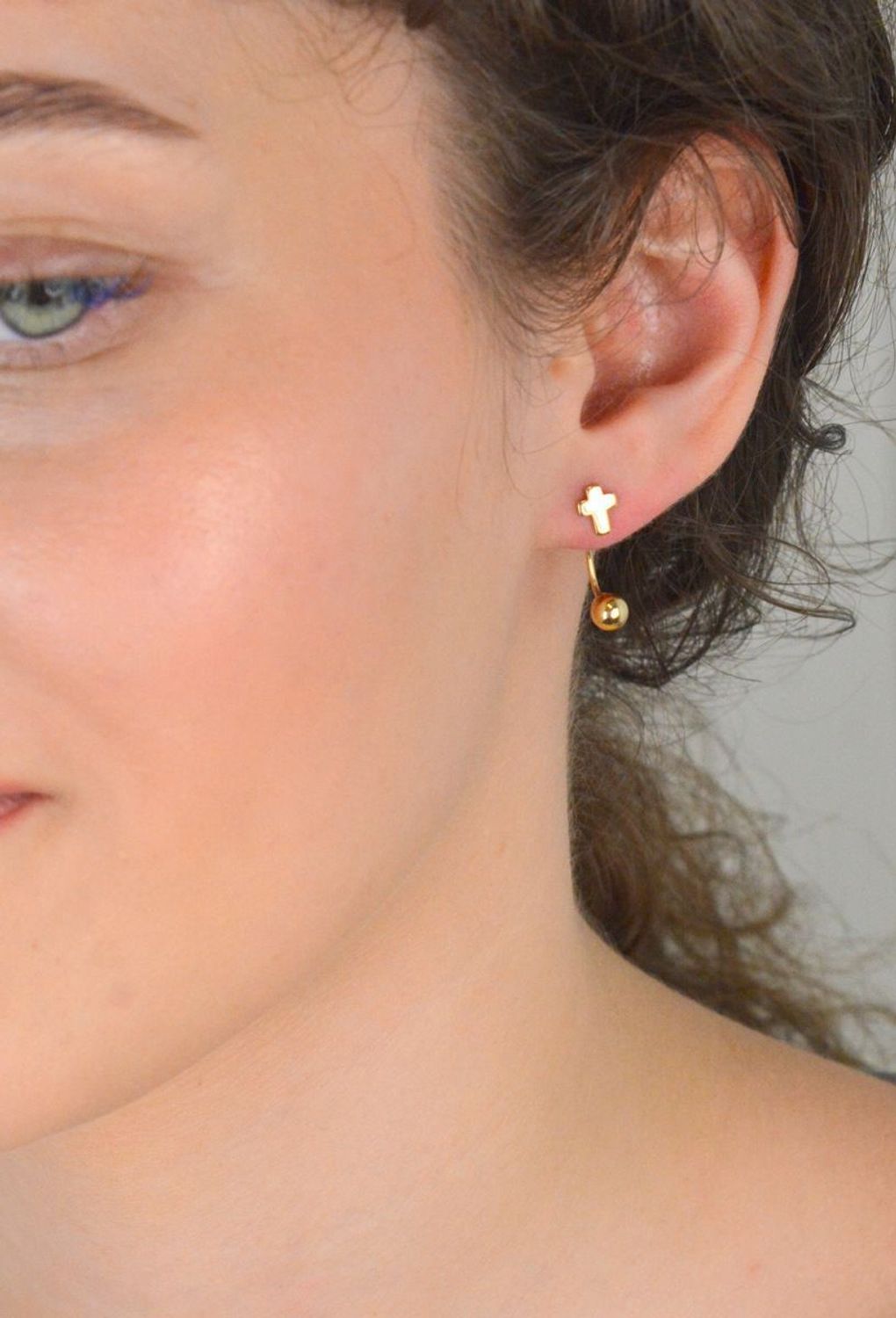 Kolczyki krzyże z wiszącą kulką 585 KLC-000000-392-585.jpg