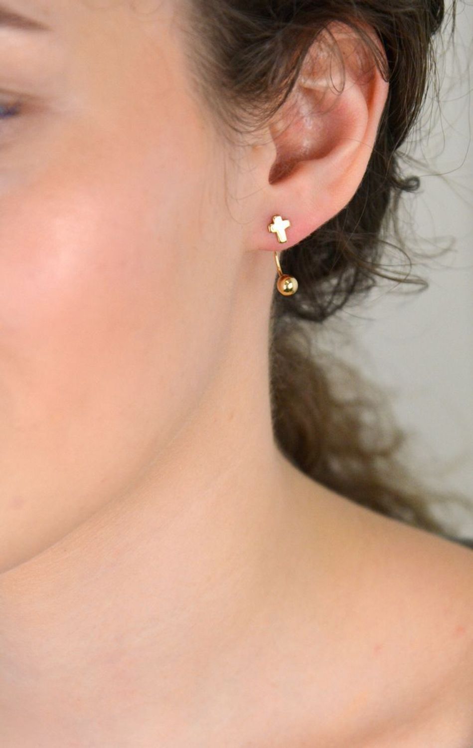 Kolczyki krzyże z wiszącą kulką 585 KLC-000000-392-585.jpg