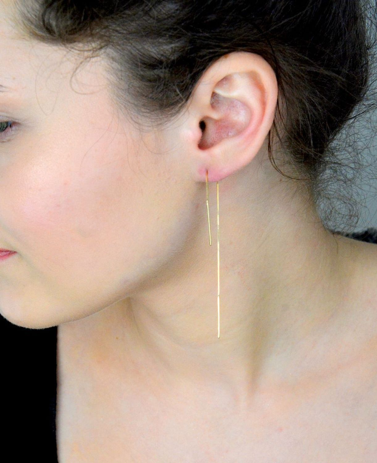 Kolczyki damskie złote 585 proste przeciągane KLC-000000-393-585 Jeśli cenisz sobie minimalizm w dodatkach wybierz subtelne kolczyki wykonane z najwyższej jakości złota 585. 1.jpg