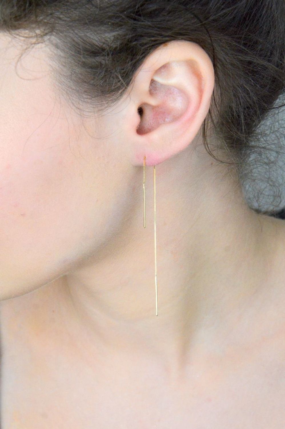 Kolczyki damskie złote 585 proste przeciągane KLC-000000-393-585 Jeśli cenisz sobie minimalizm w dodatkach wybierz subtelne kolczyki wykonane z najwyższej jakości złota 585. 1.jpg