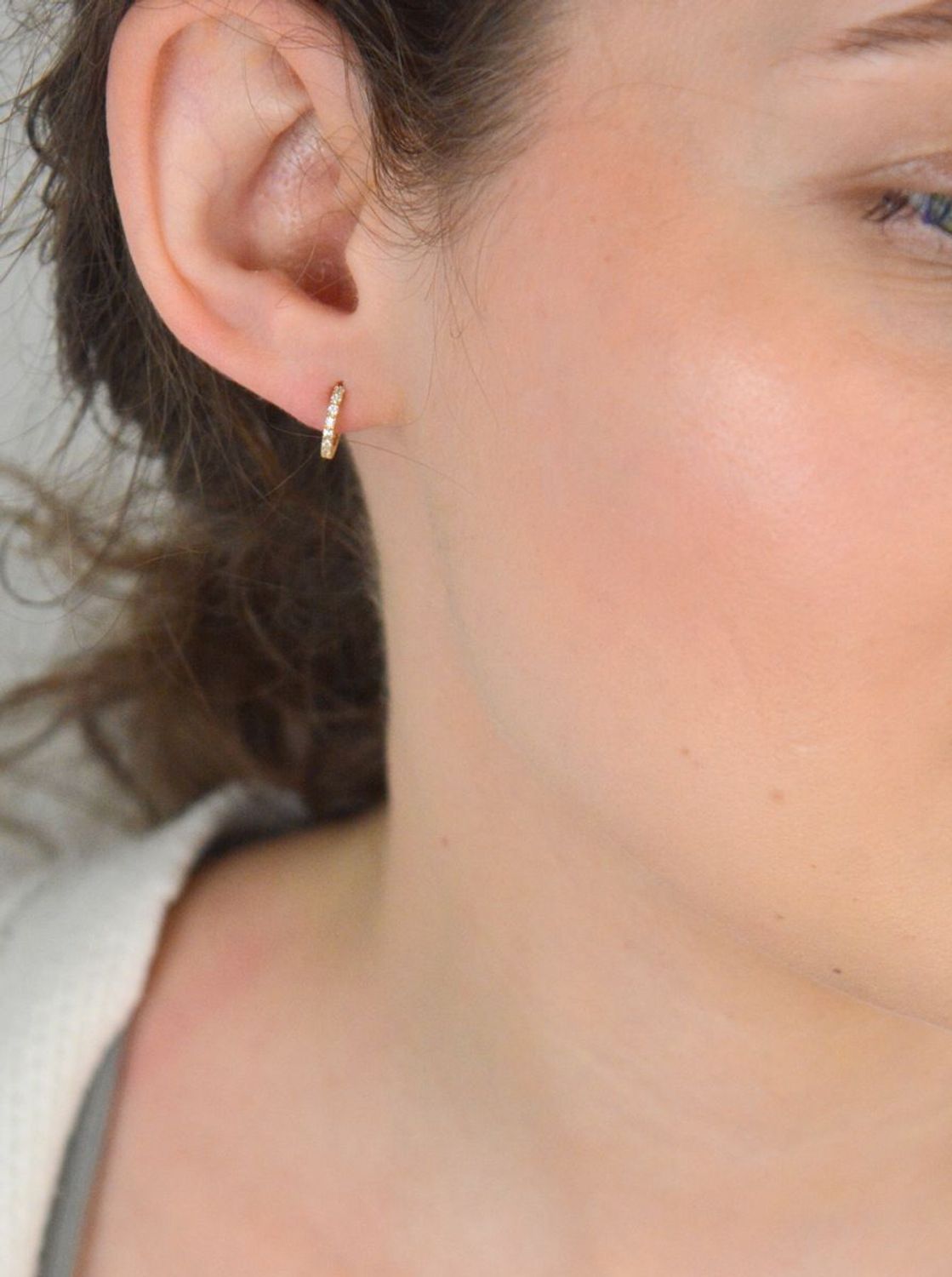 Kolczyki złote delikatne kółeczka z cyrkoniami 585 KLC-000000-402-585.jpg