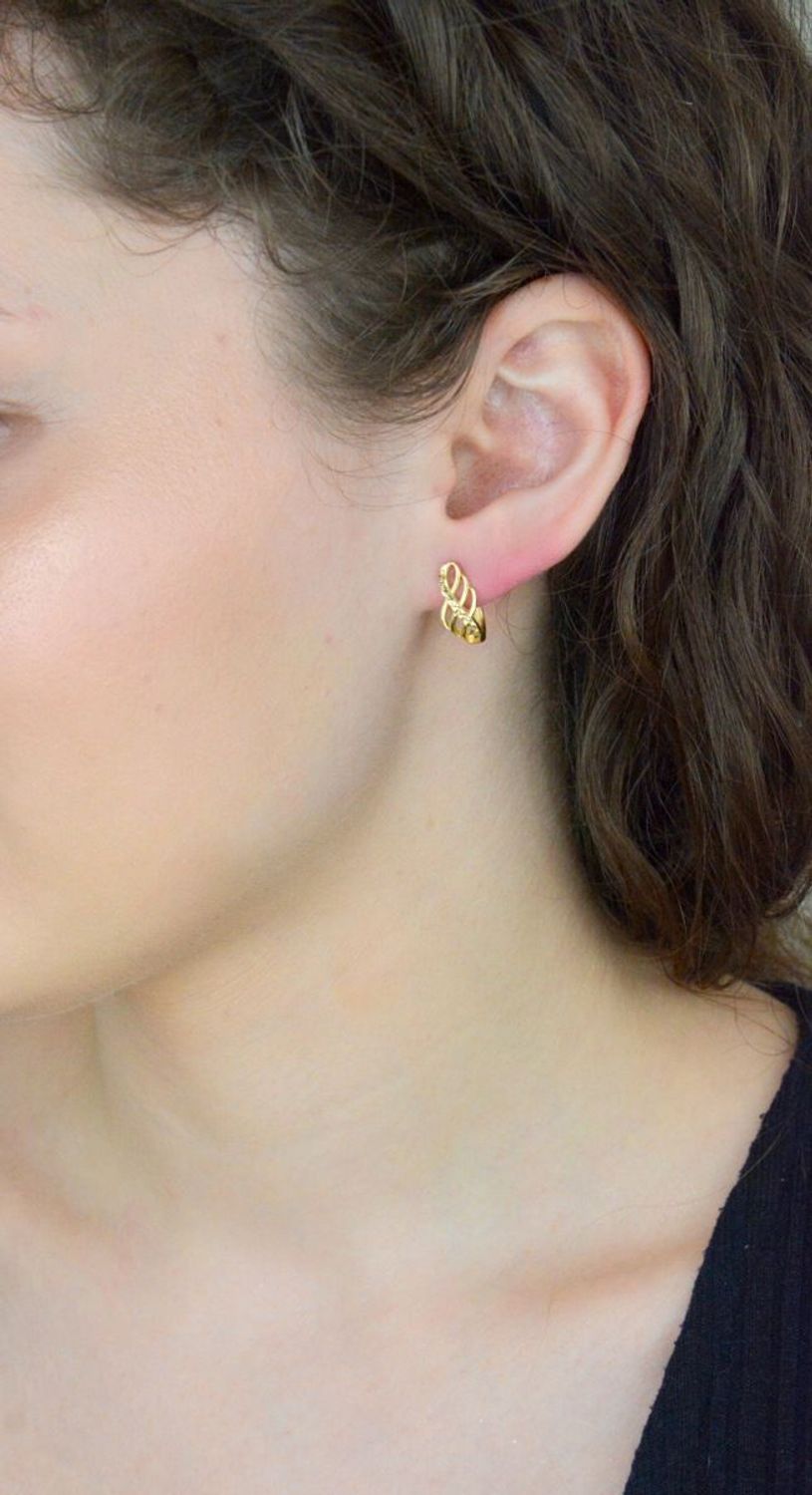 Kolczyki damskie złote 585 z grawerowaną powierzchnią.jpg