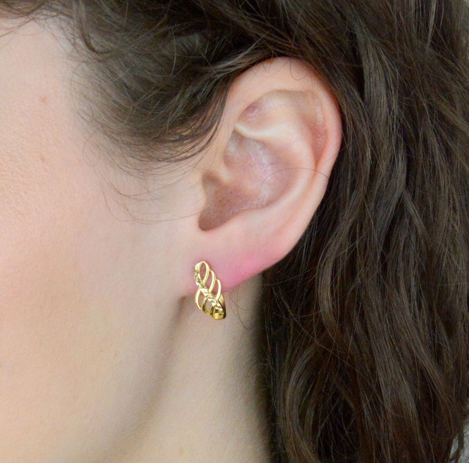 Kolczyki damskie złote 585 z grawerowaną powierzchnią.jpg