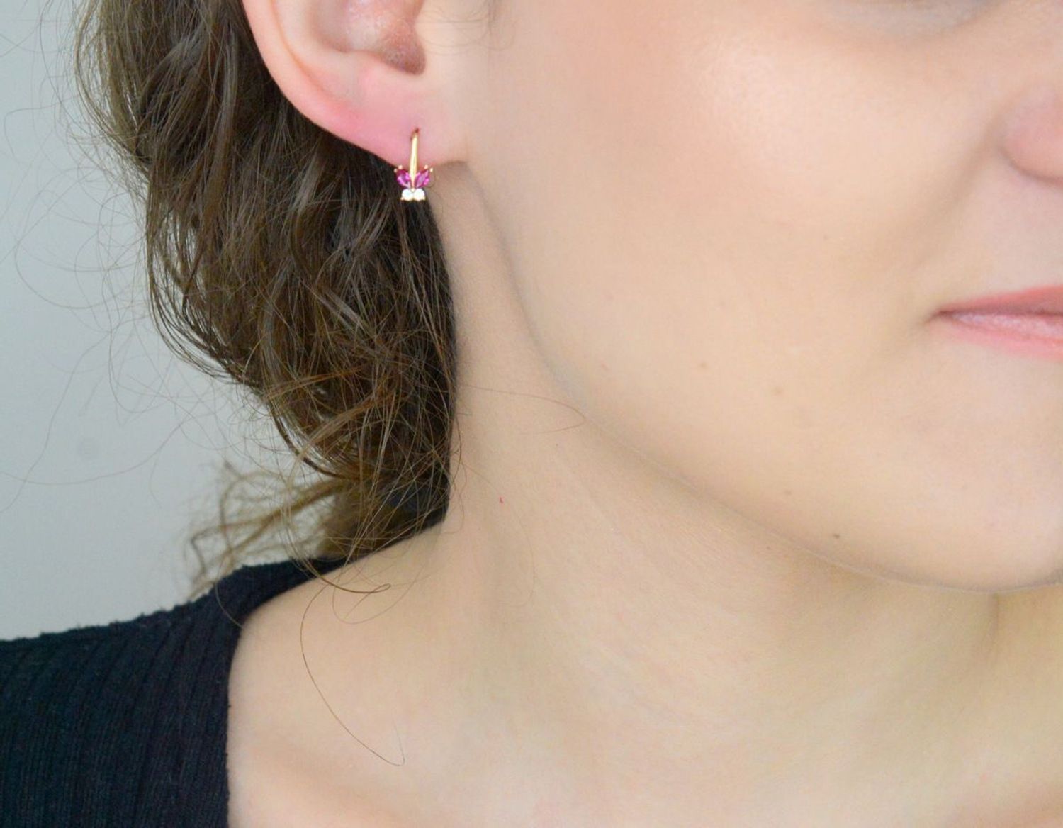 Kolczyki złote 585 dla dziewczynki z różowymi motylkami.jpg