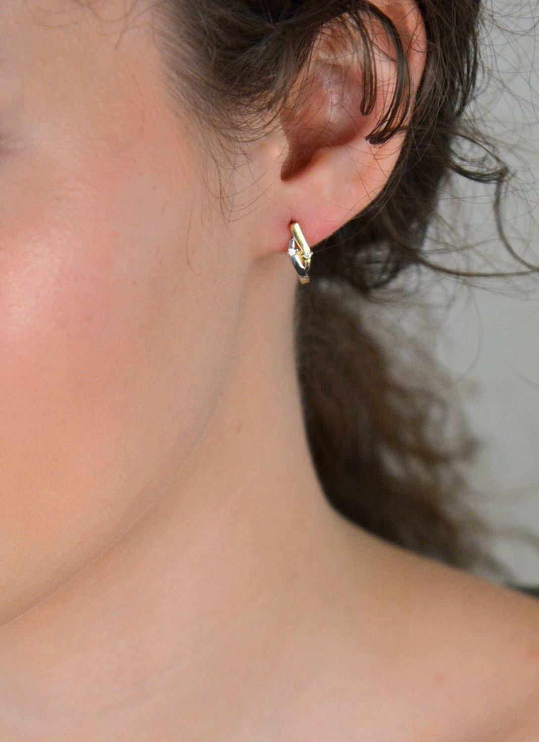 Kolczyki wiszące z białym złotem i cyrkoniami KLC-000000-429-585.jpg