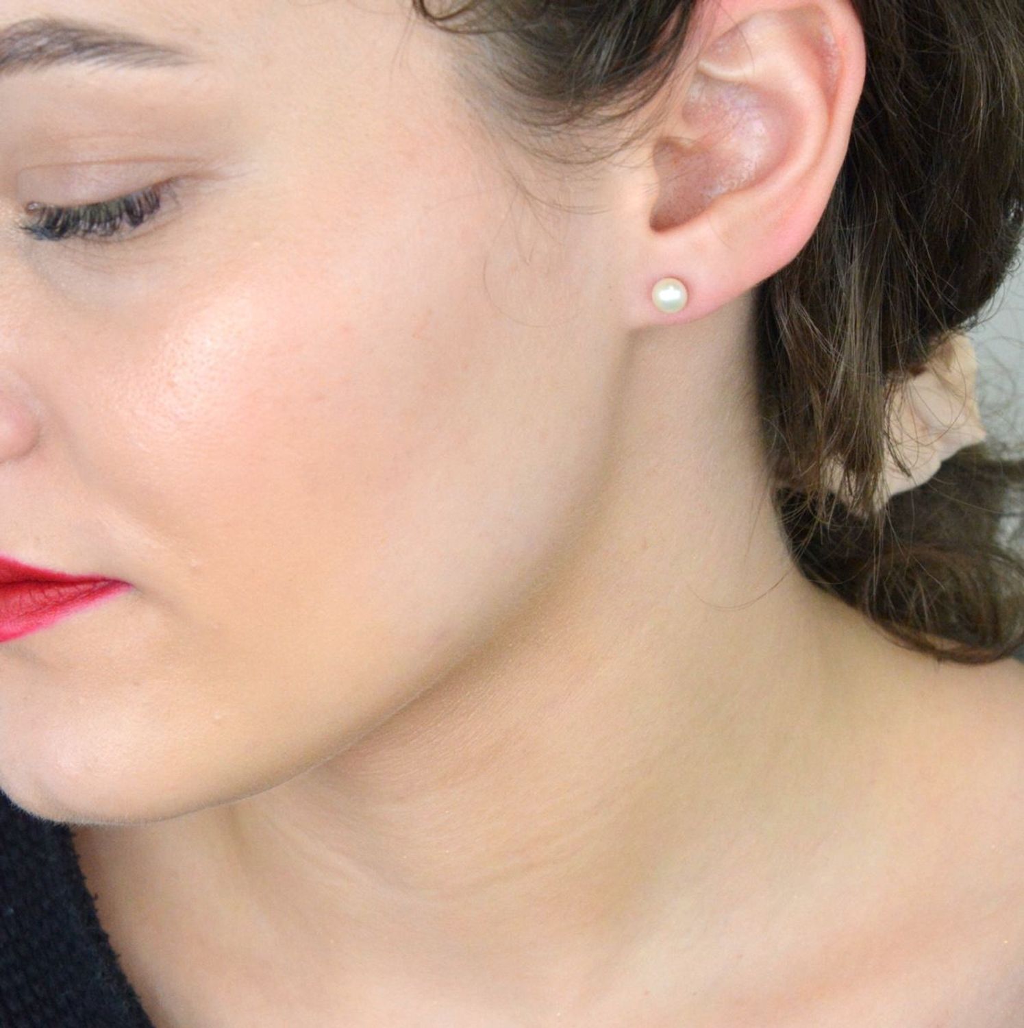 Złote kolczyki przy uchu 585 Perełki w złocie.jpg