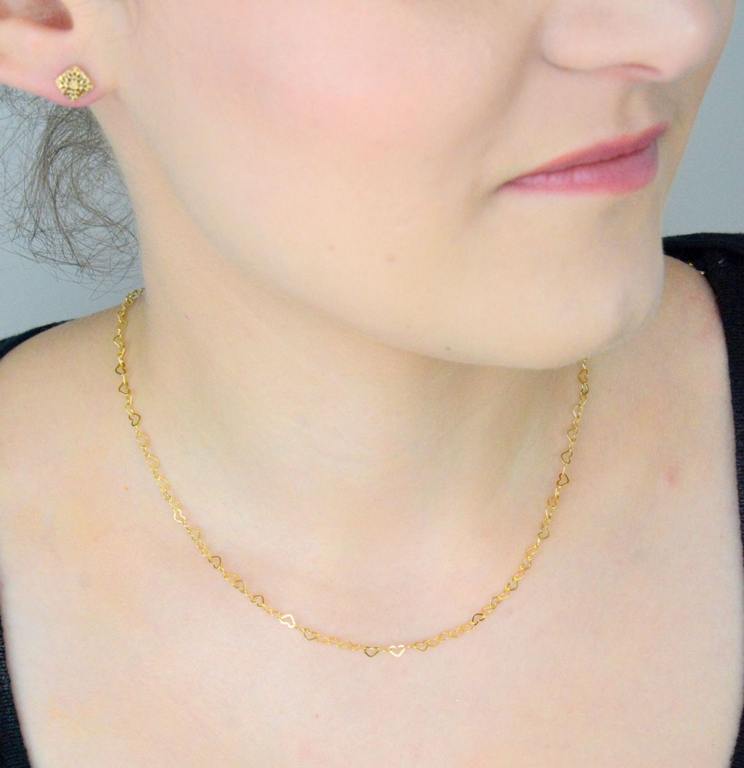 Kolczyki damskie złote ażurowe kwadraciki 585 KLC-000000-461-585 Eleganckie kolczyki na sztyfty są uroczym i skromnym dodatkiem, które można nosić same lub w połączeniu z inną 1.jpg