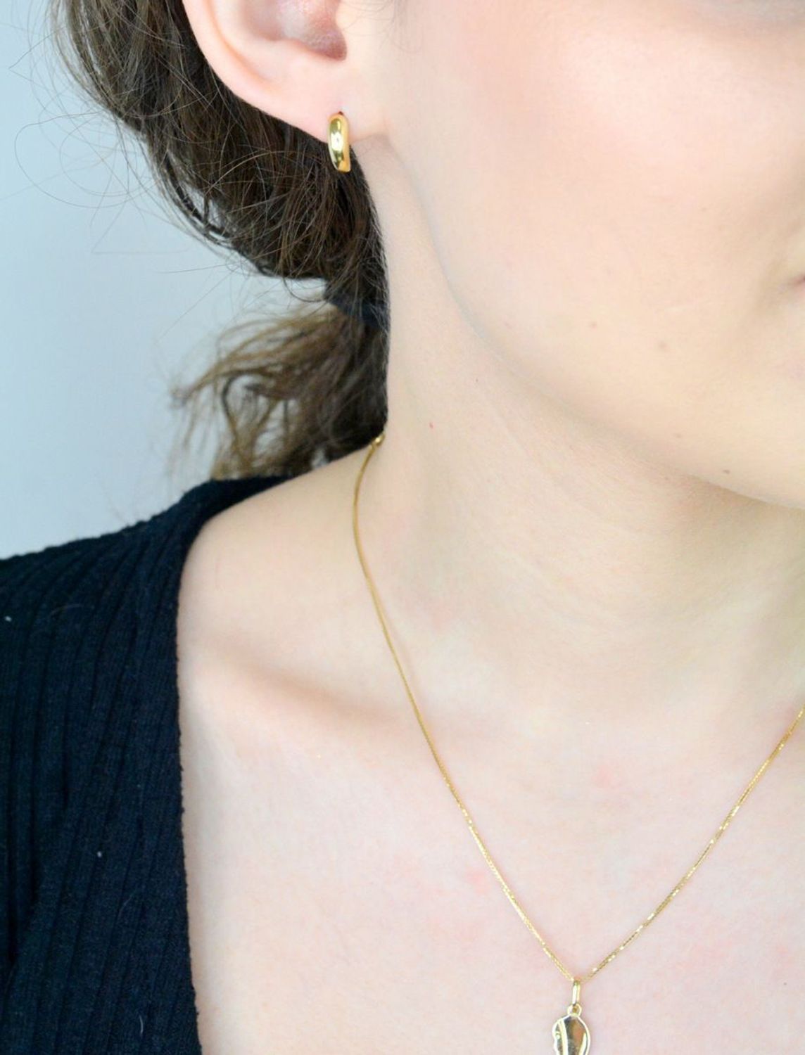 Kolczyki złote półksiężyce wygięte z cyrkonią, wkrętki próba 585 KLC-000000-465-585. Kolczyki złote na prezent. Kolczyki złota półkola. Kolczyki złote dla dziewczynki. Kolczyki złote na 1.jpg