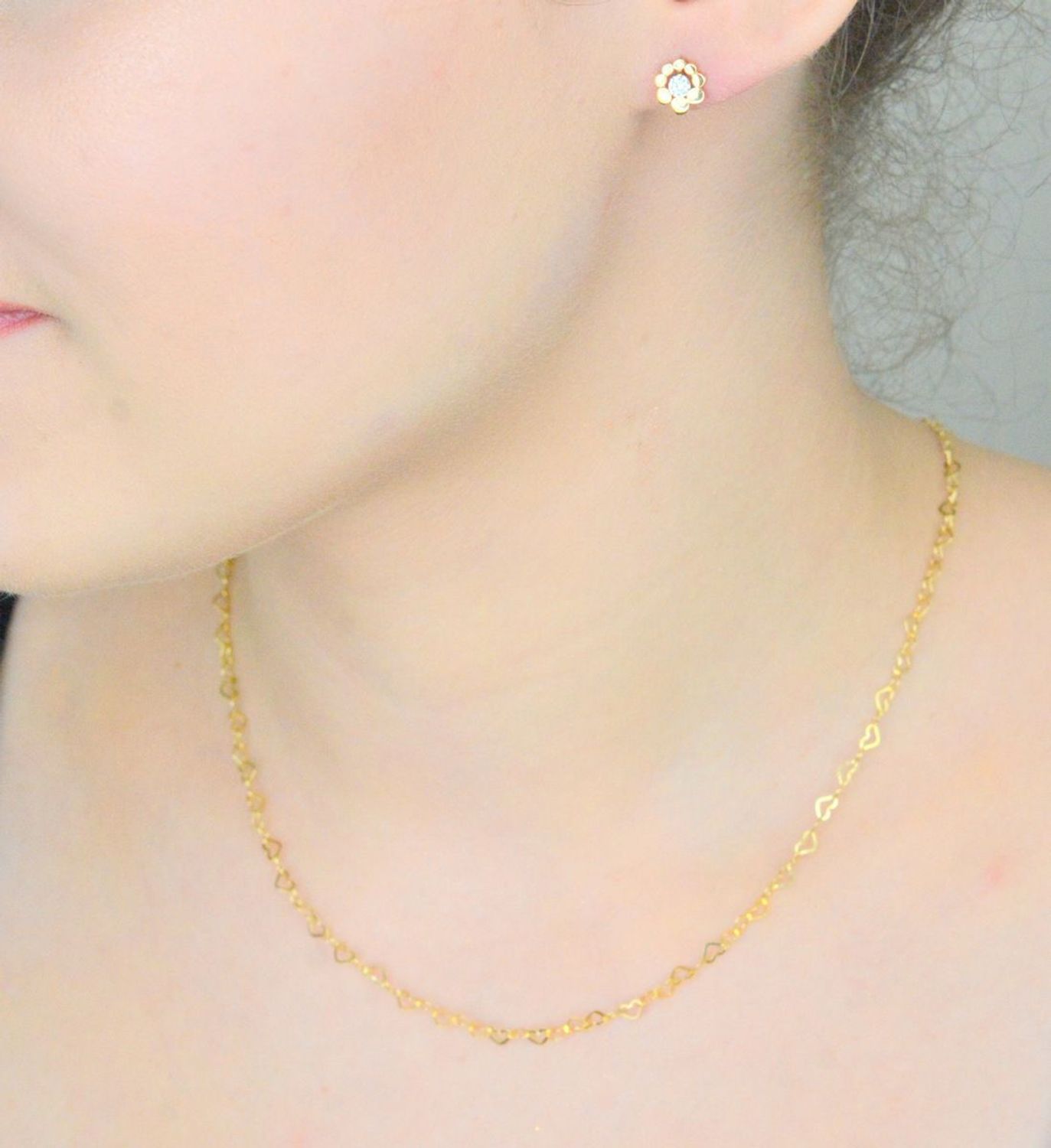 Kolczyki damskie złote kwiatki z cyrkonią 585 KLC-000000-471-585 Złote kolczyki próby 585 w kształcie kwiatków to uroczy i elegancki dodatek, który doda blasku każdej stylizacj1.jpg