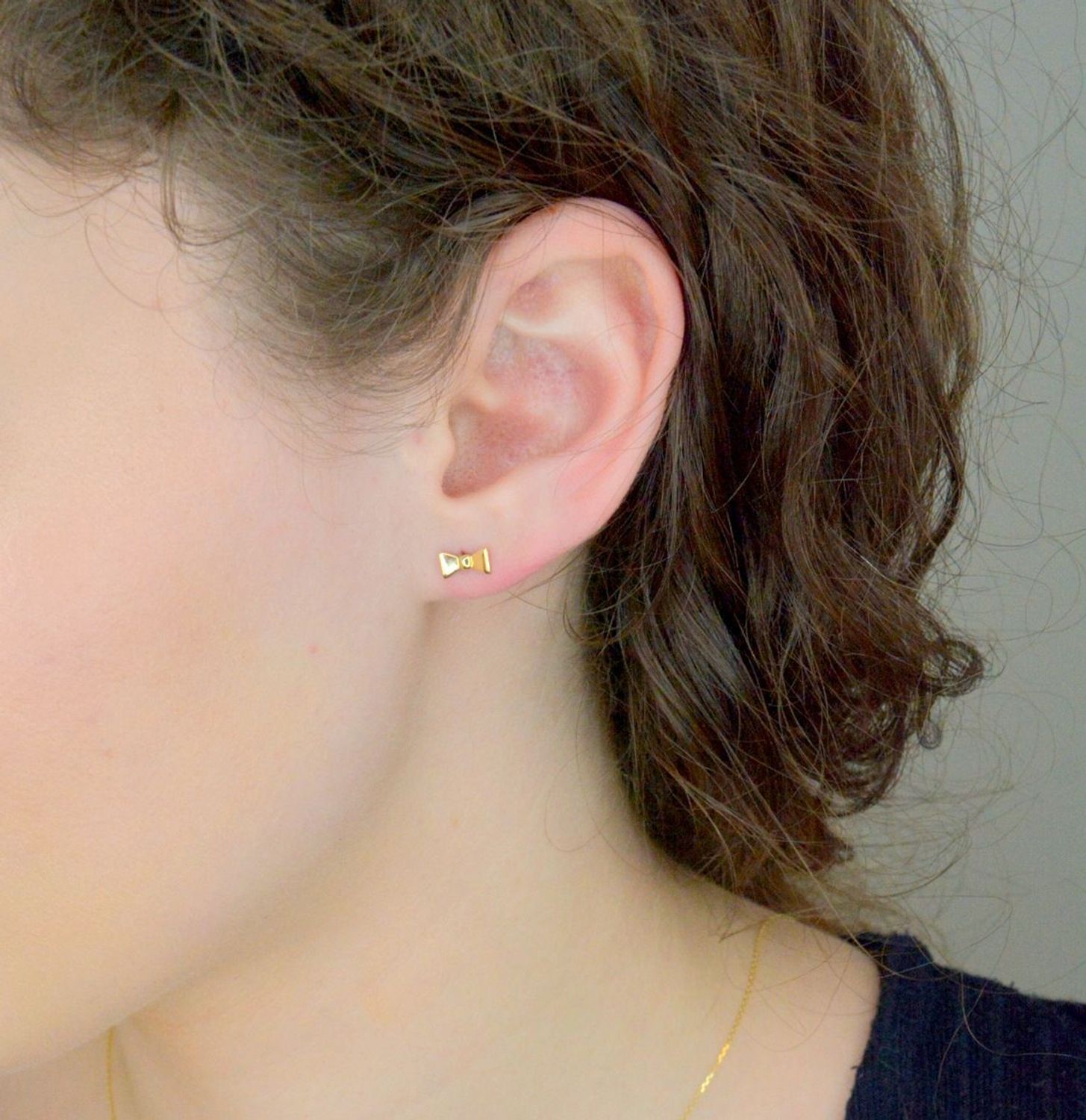 Kolczyki damskie złote kokardki próby 585 KLC-000000-475-585 Złote kolczyki próby 585 w kształcie kokardek.jpg