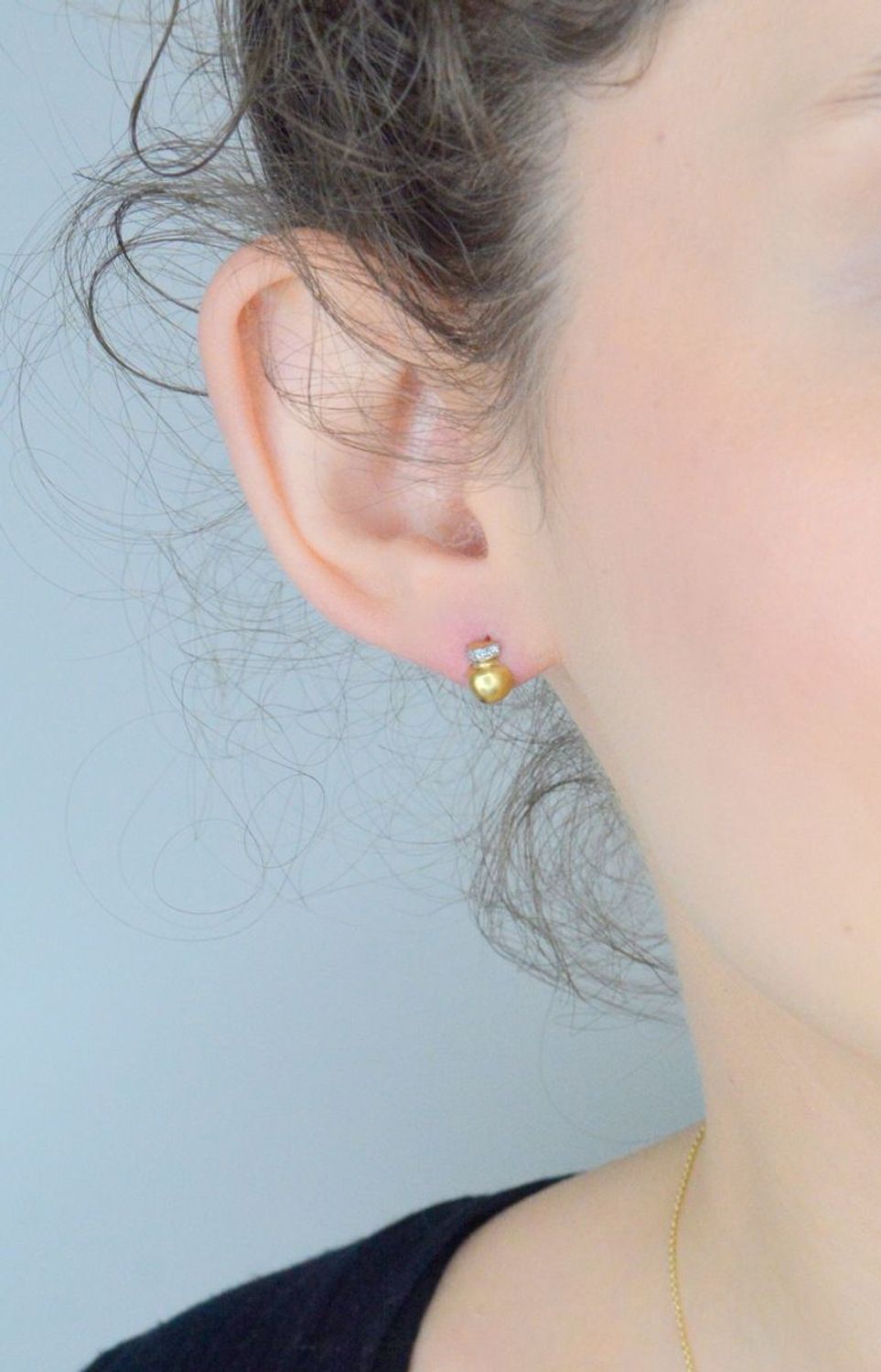 Kolczyki złote 585 matowe bombki z cyrkonią KLC-000000-478-585 to elegancka biżuteria, która doskonale wpisuje się w atmosferę świąt Bożego Narodzenia. 1.jpg