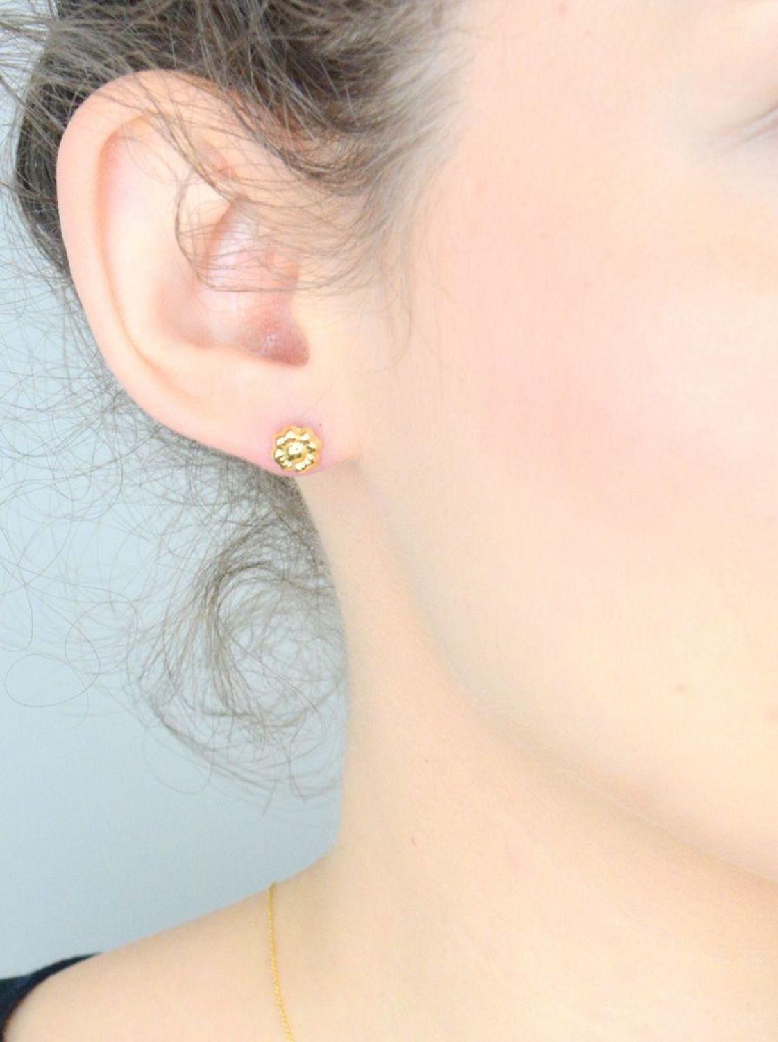 Kolczyki damskie złote kwiatki 585 KLC-000000-486-585 Złote kolczyki próby 585 w kształcie kwiatków to uroczy i elegancki dodatek, który doda blasku każdej stylizacji. Wykonane 1.jpg