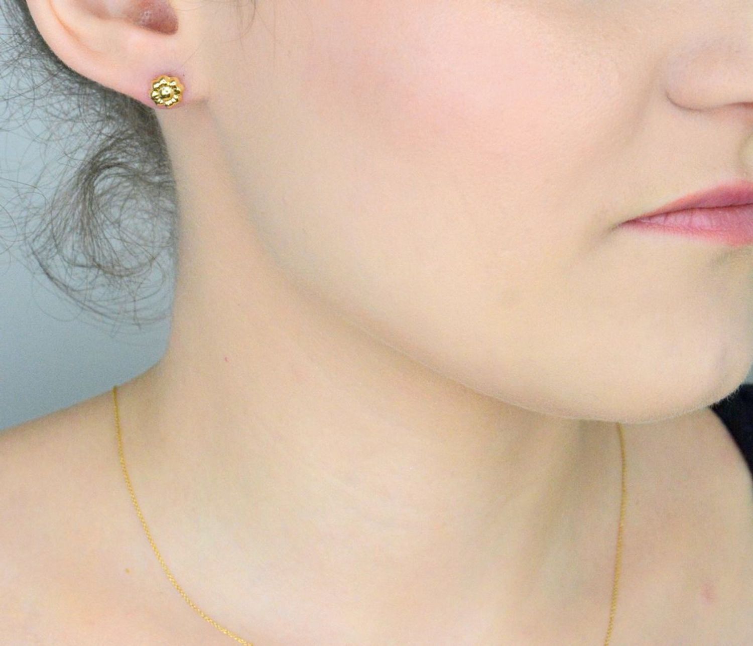 Kolczyki damskie złote kwiatki 585 KLC-000000-486-585 Złote kolczyki próby 585 w kształcie kwiatków to uroczy i elegancki dodatek, który doda blasku każdej stylizacji. Wykonane 1.jpg