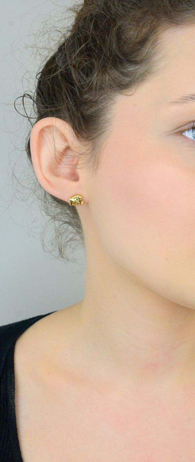 Kolczyki złote 585 słonie na sztyft KLC-000000-488-585  Damskie kolczyki wykonane ze złota próby 585. Kolczyki z motywem słonia. Kolczyki zapinane 1.jpg