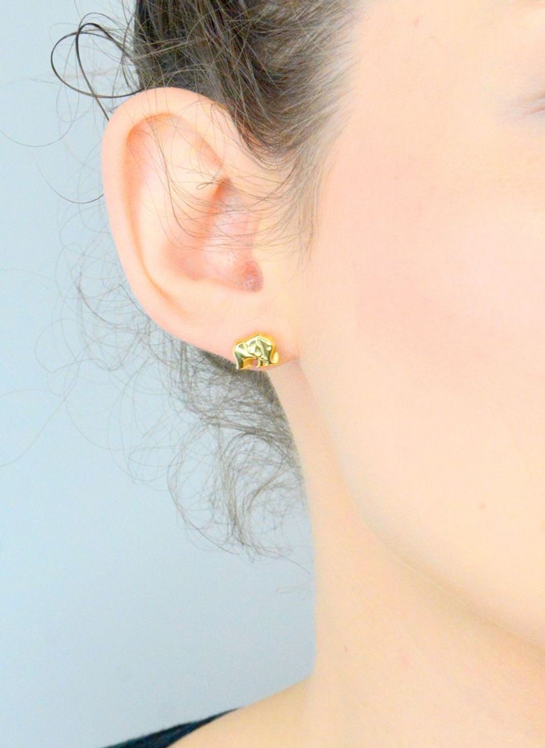 Kolczyki złote 585 słonie na sztyft KLC-000000-488-585  Damskie kolczyki wykonane ze złota próby 585. Kolczyki z motywem słonia. Kolczyki zapinane 1.jpg