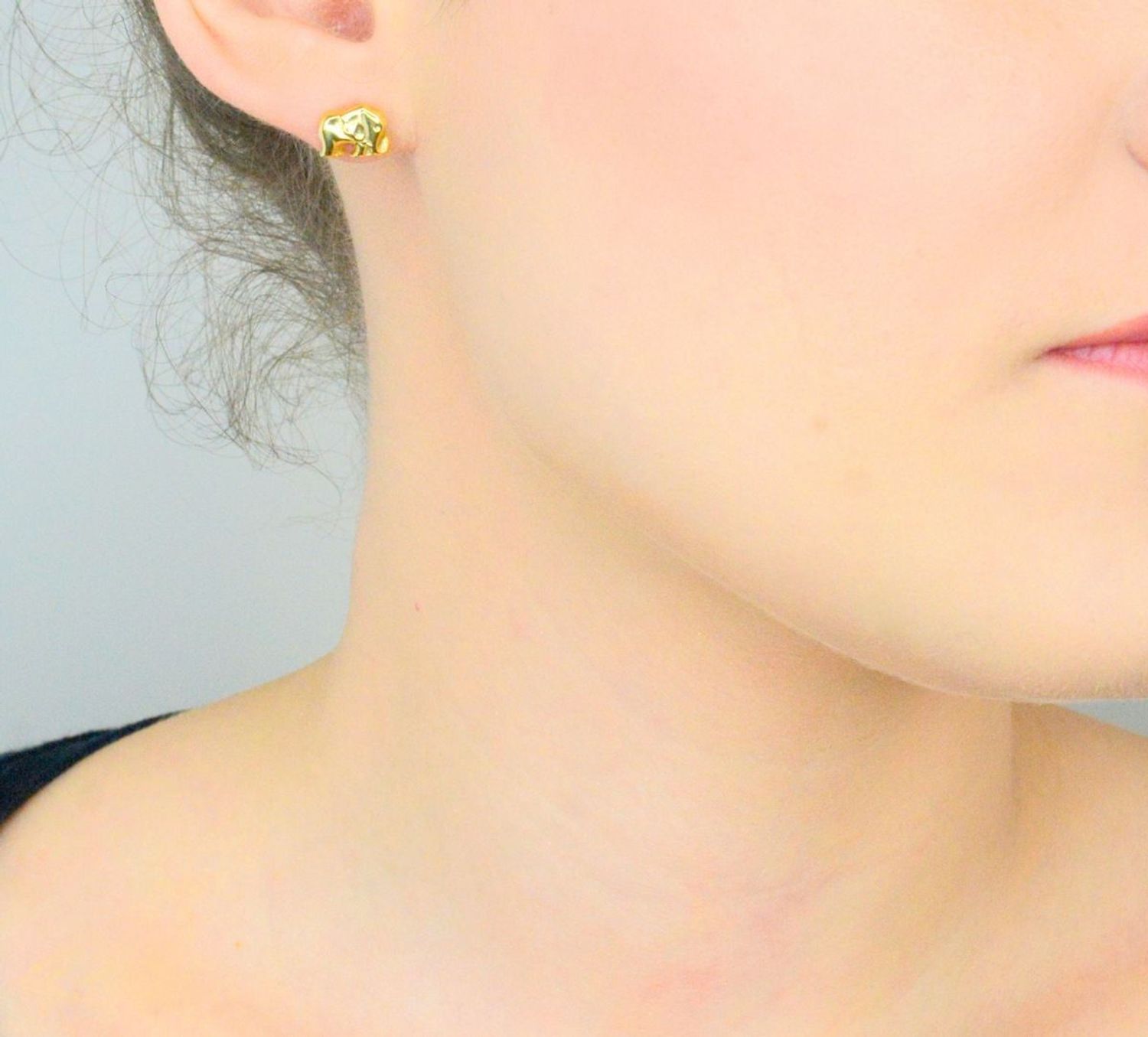 Kolczyki złote 585 słonie na sztyft KLC-000000-488-585  Damskie kolczyki wykonane ze złota próby 585. Kolczyki z motywem słonia. Kolczyki zapinane 1.jpg