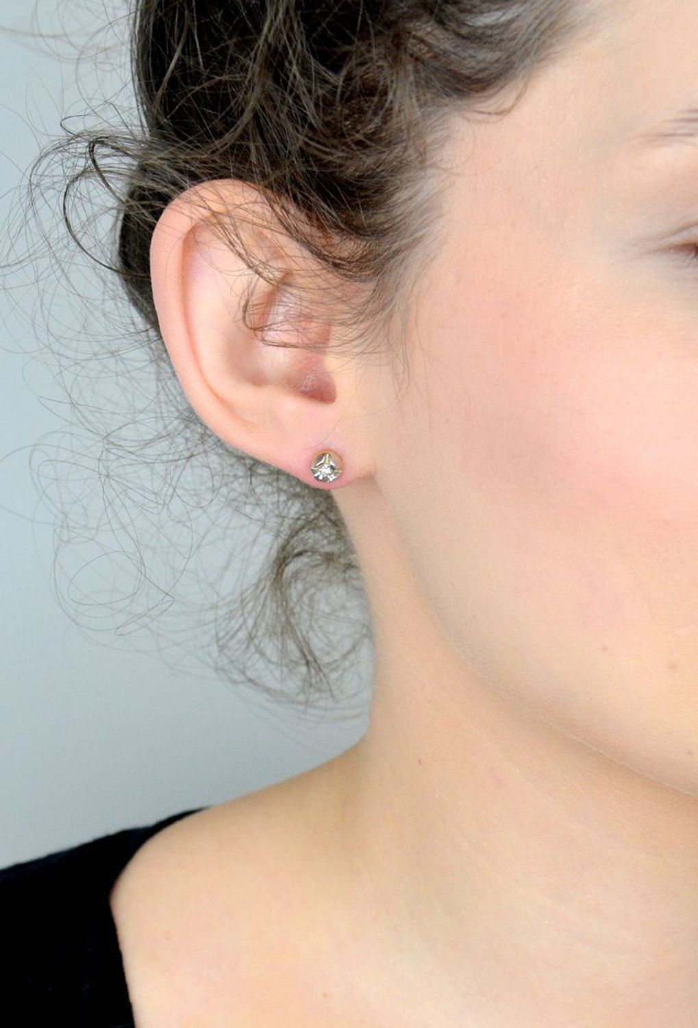 Złote kolczyki damskie 585 kulki z białym złotem i cyrkonią KLC-000000-512-585 Drobne złote kolczyki wykonane z wysokiej jakości żółtego złota, próba 5851.jpg