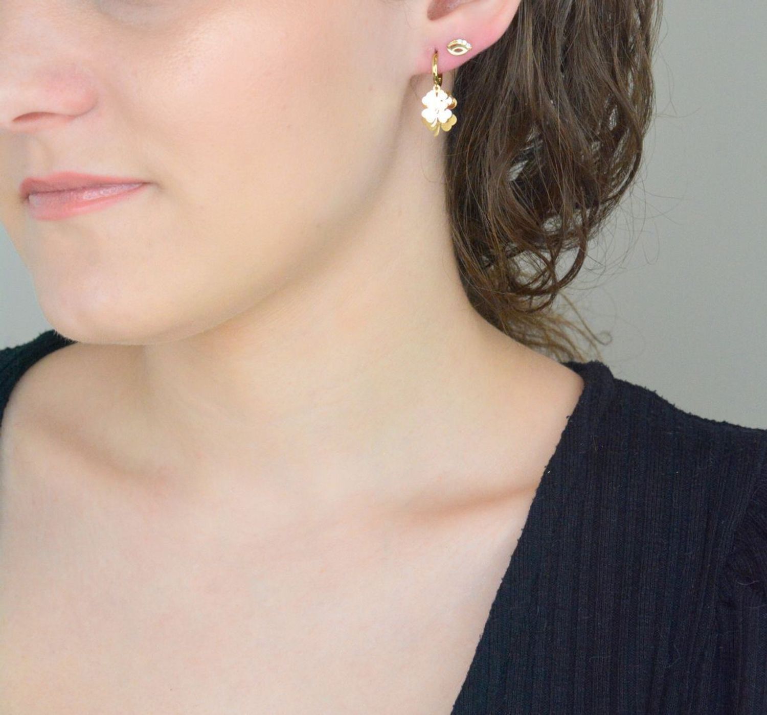 Złote kolczyki damskie Wiszące koniczynki w trzech kolorach złota 333.jpg