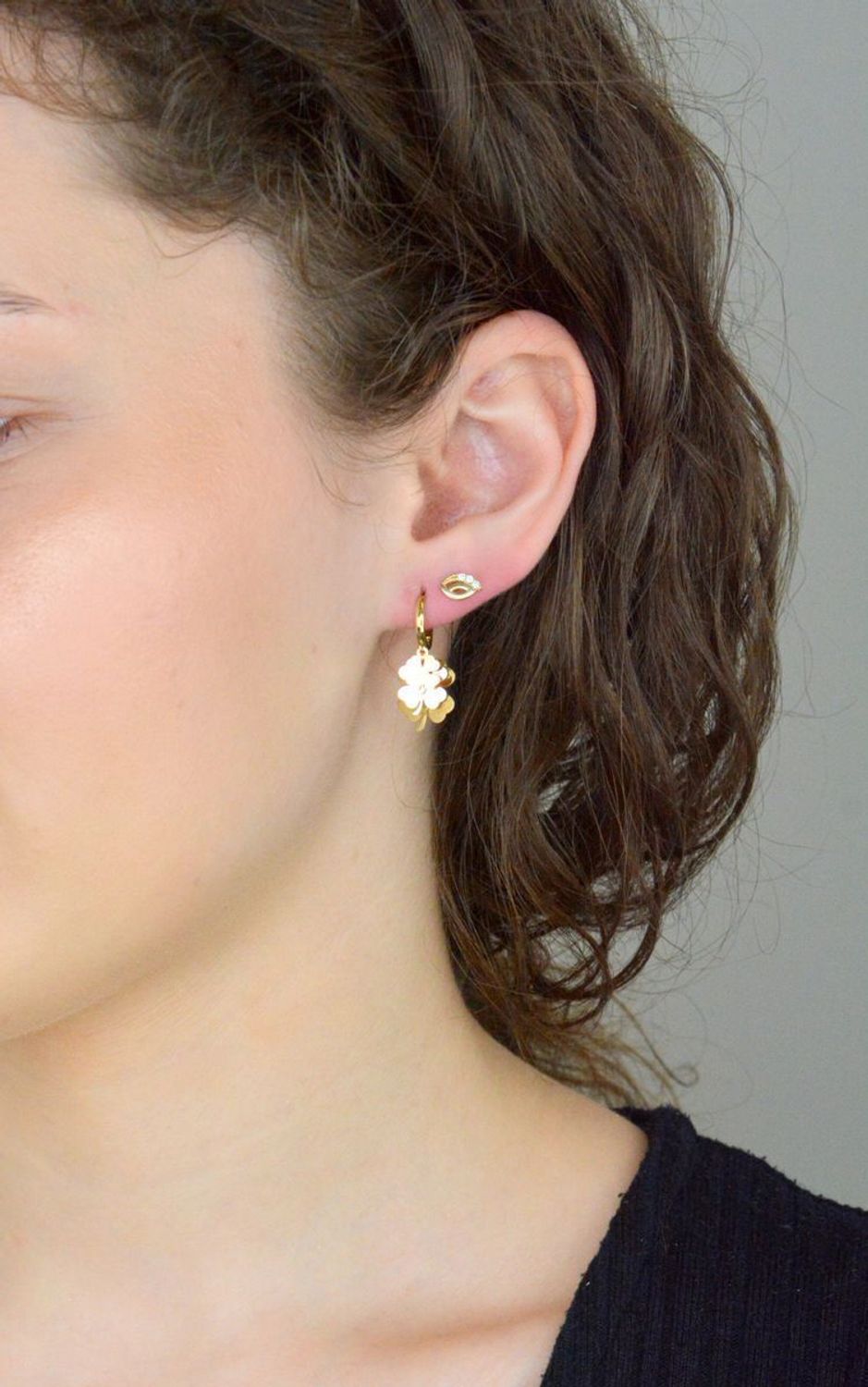 Złote kolczyki damskie Wiszące koniczynki w trzech kolorach złota 333.jpg