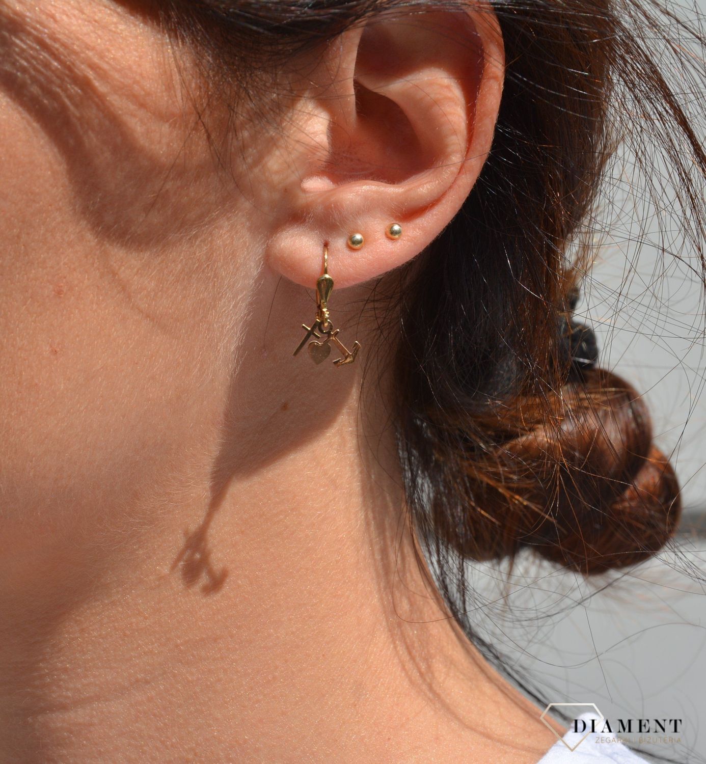 Złote kolczyki 333 wiszące elementy kotwica, serce i krzyżyk.jpg