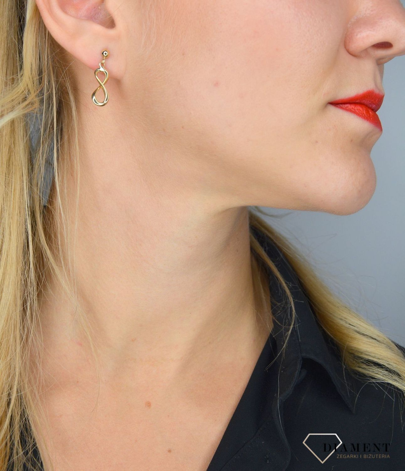 Złote kolczyki wiszący znak nieskończoności.jpg