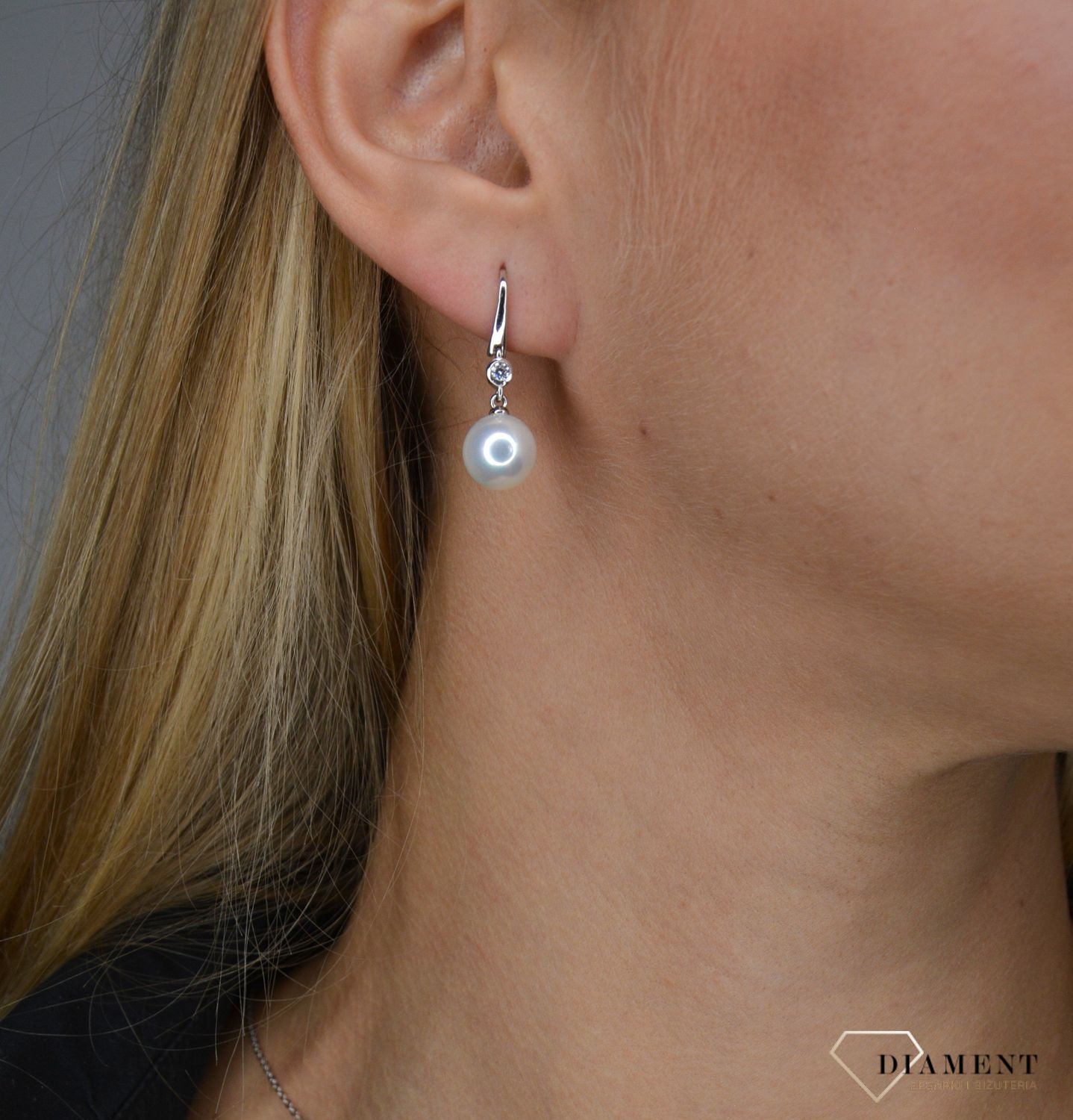 Kolczyki srebrne perełka na bigiel KLC-000000-603-925 ✅ Srebrny kolczyk z perełką na bigiel ✅ Idealny pomysł na prezent dla mamy, babci ✅10.jpg