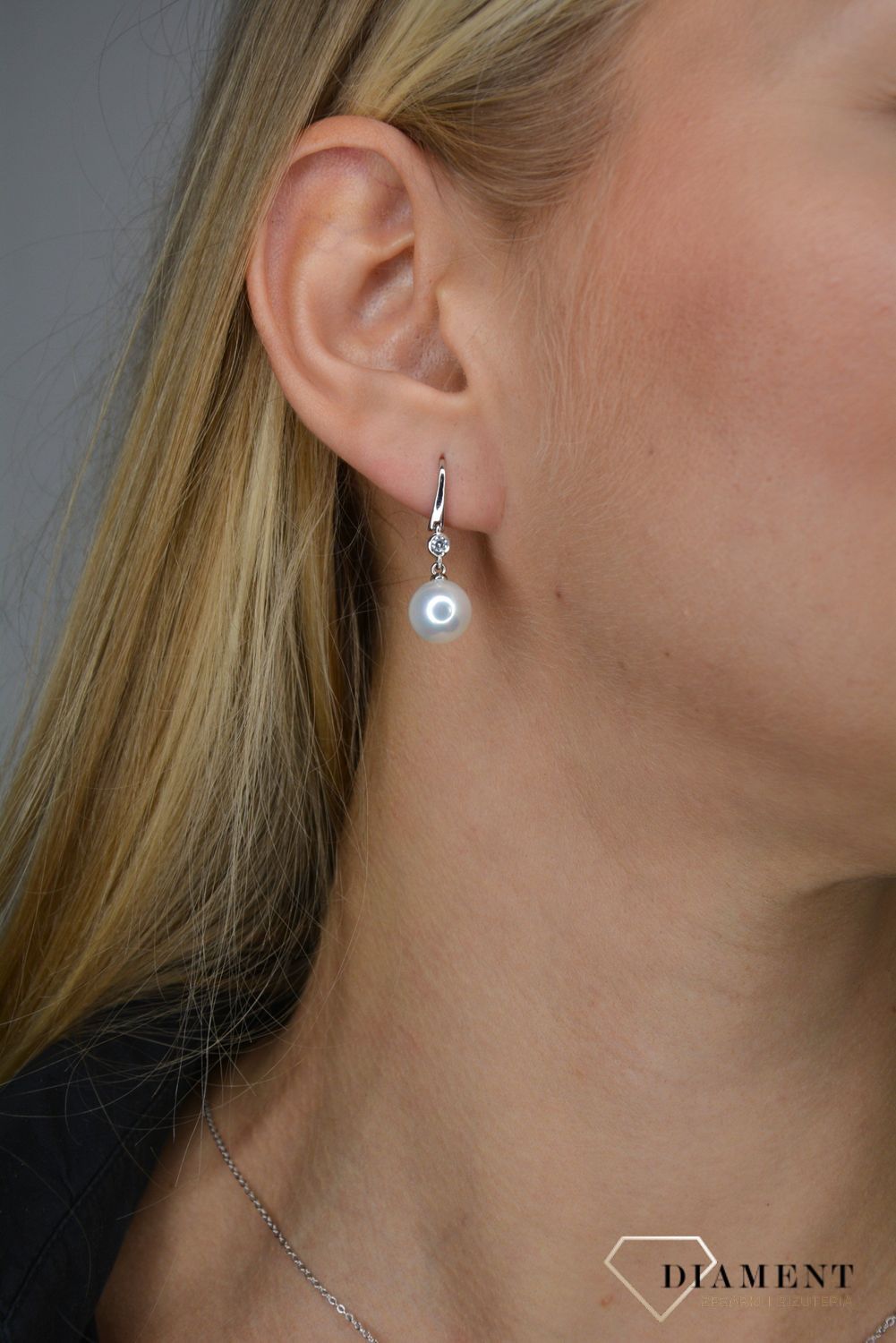 Kolczyki srebrne perełka na bigiel KLC-000000-603-925 ✅ Srebrny kolczyk z perełką na bigiel ✅ Idealny pomysł na prezent dla mamy, babci ✅10.jpg