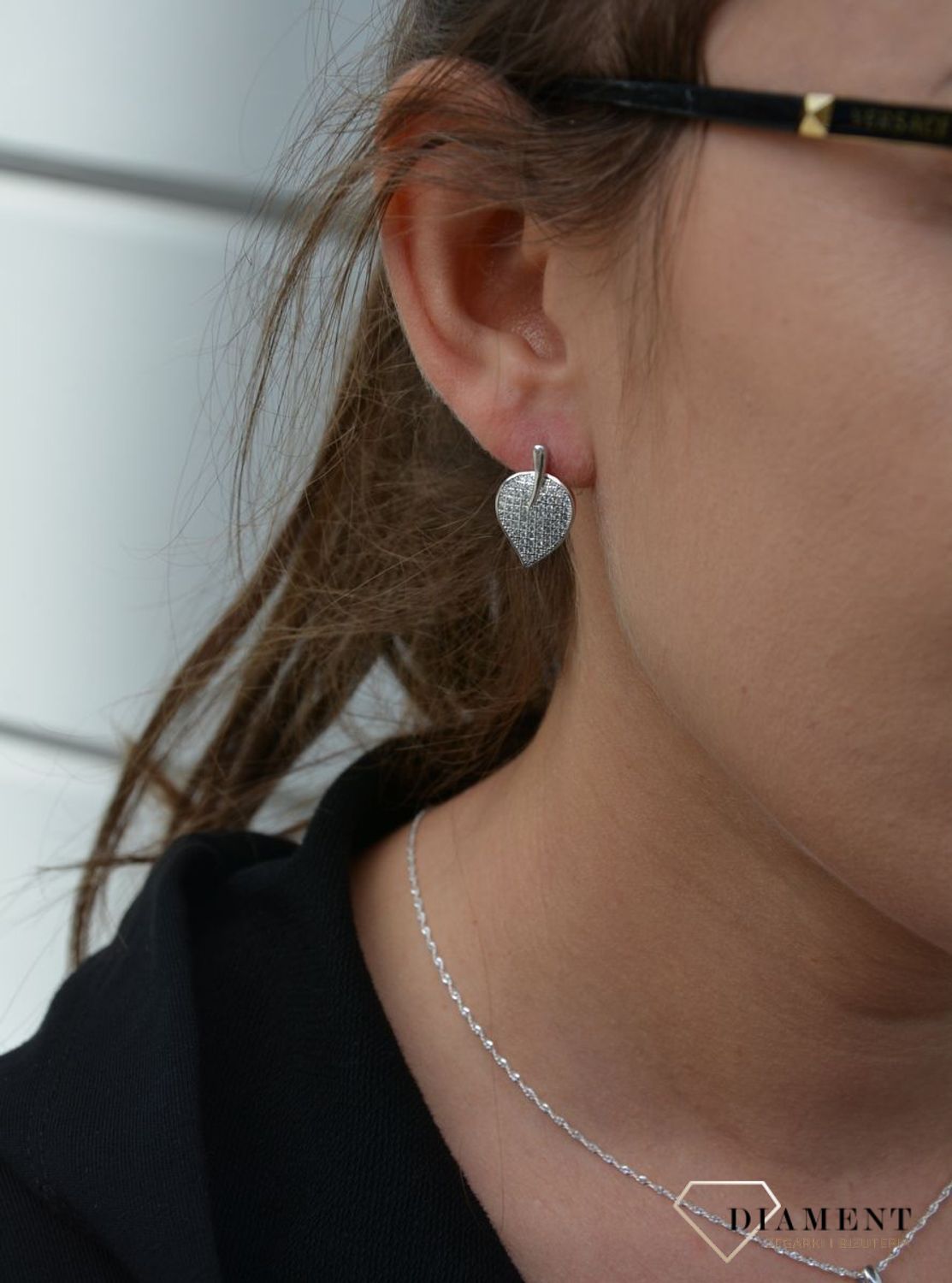 Kolczyki srebrne cyrkonie liść KLC-000000-610-925.jpg