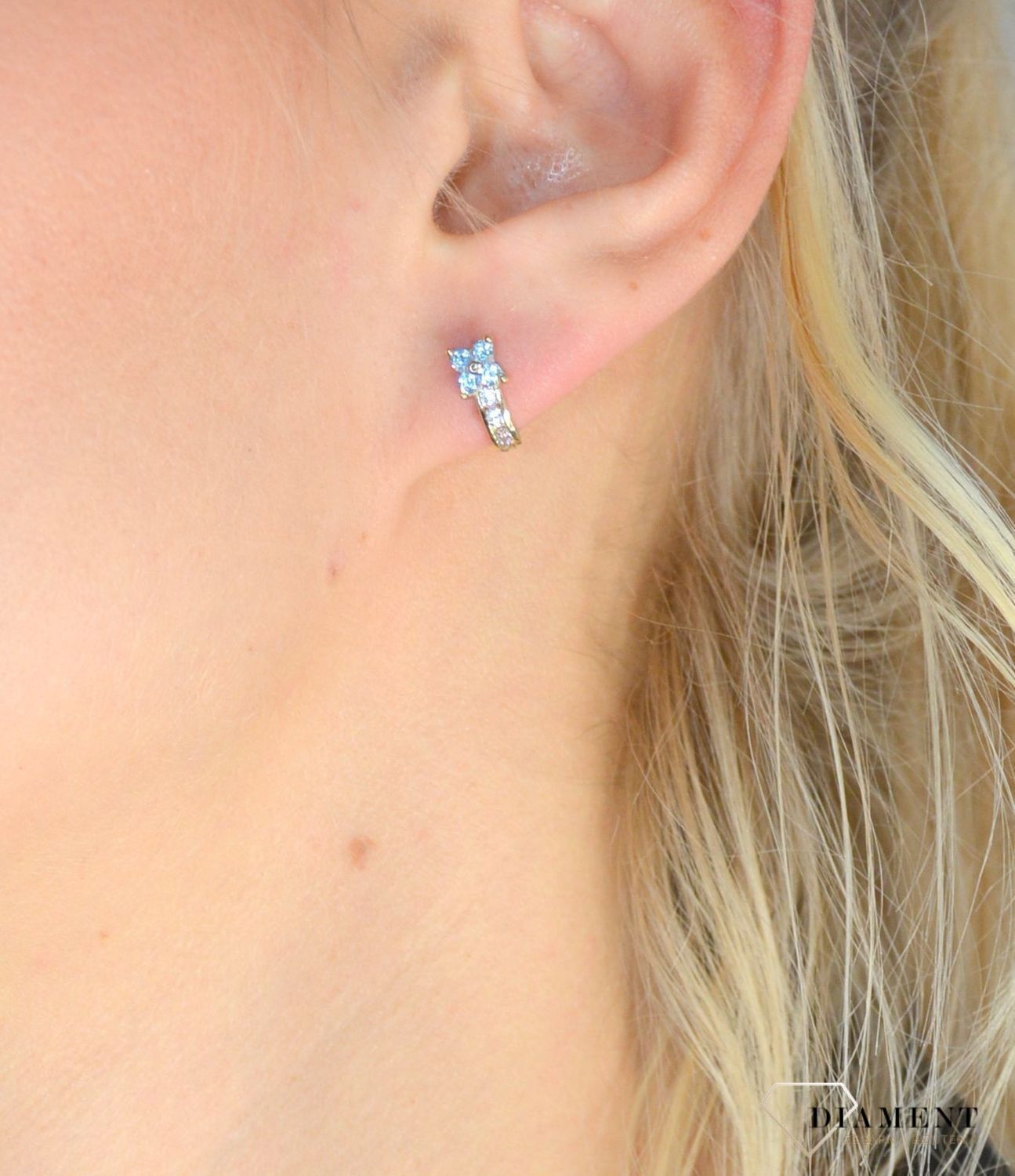 Złote kolczyki dla dziewczynki próba 333 niebieskie kwiatki z cyrkonią.jpg