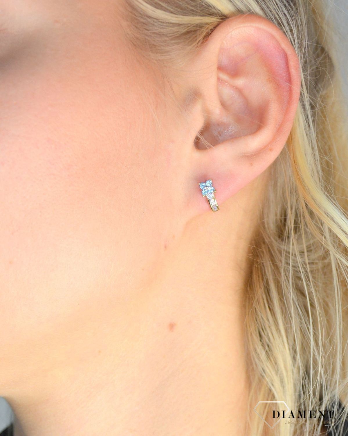 Złote kolczyki dla dziewczynki próba 333 niebieskie kwiatki z cyrkonią.jpg