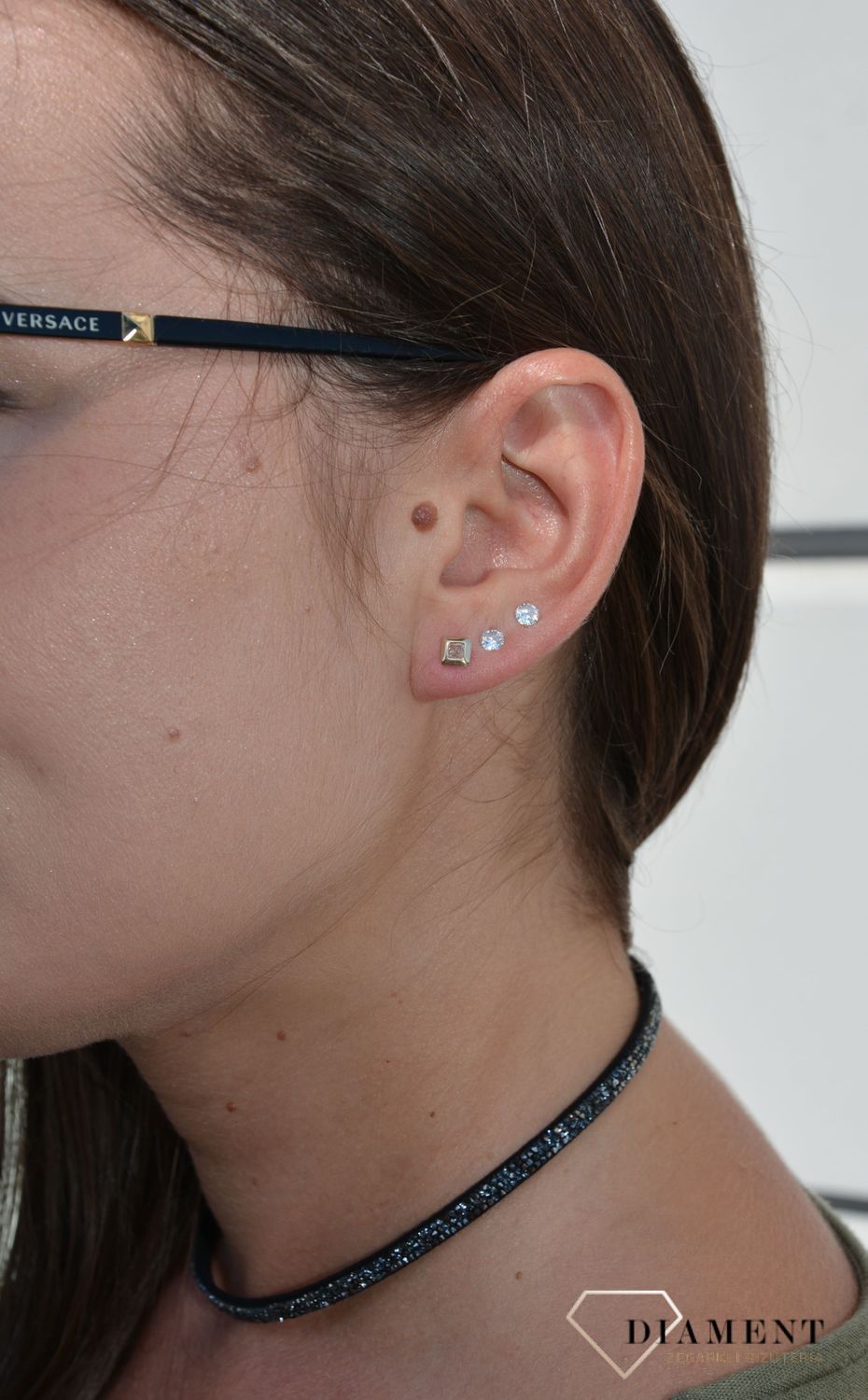 Złote kolczyki 333 cyrkonia kwadrat KLC-000000-679-333.jpg