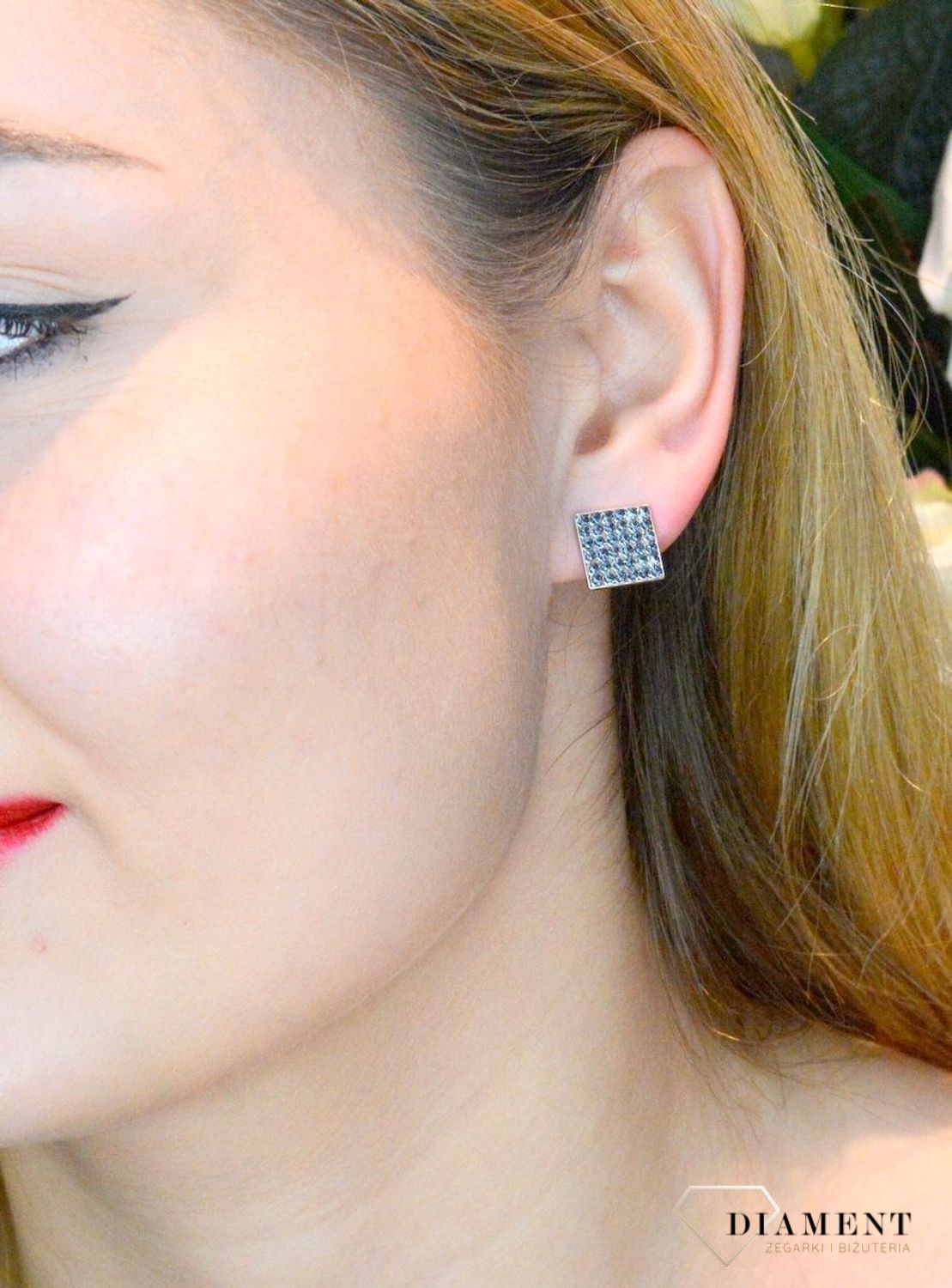 Srebrne klipsy kwadratowe z Kryształkami Swarovski Kingdom KLFM6SN. Kolczyki do nieprzekłutych uszu. Kolczyki bez dziurki. Klipsy modne. Błyszczące klipsy. Klipsy na prezent..jpg